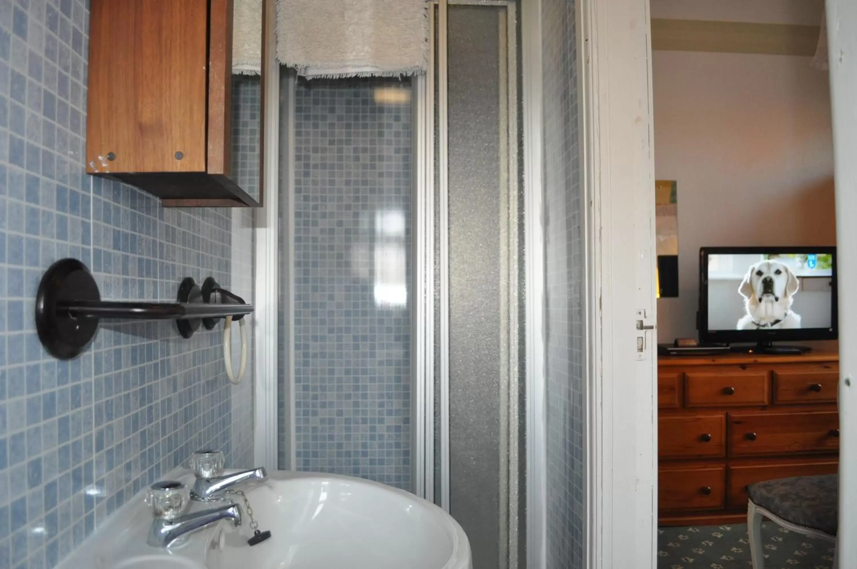 Bathroom in The New Guilderoy Hotel