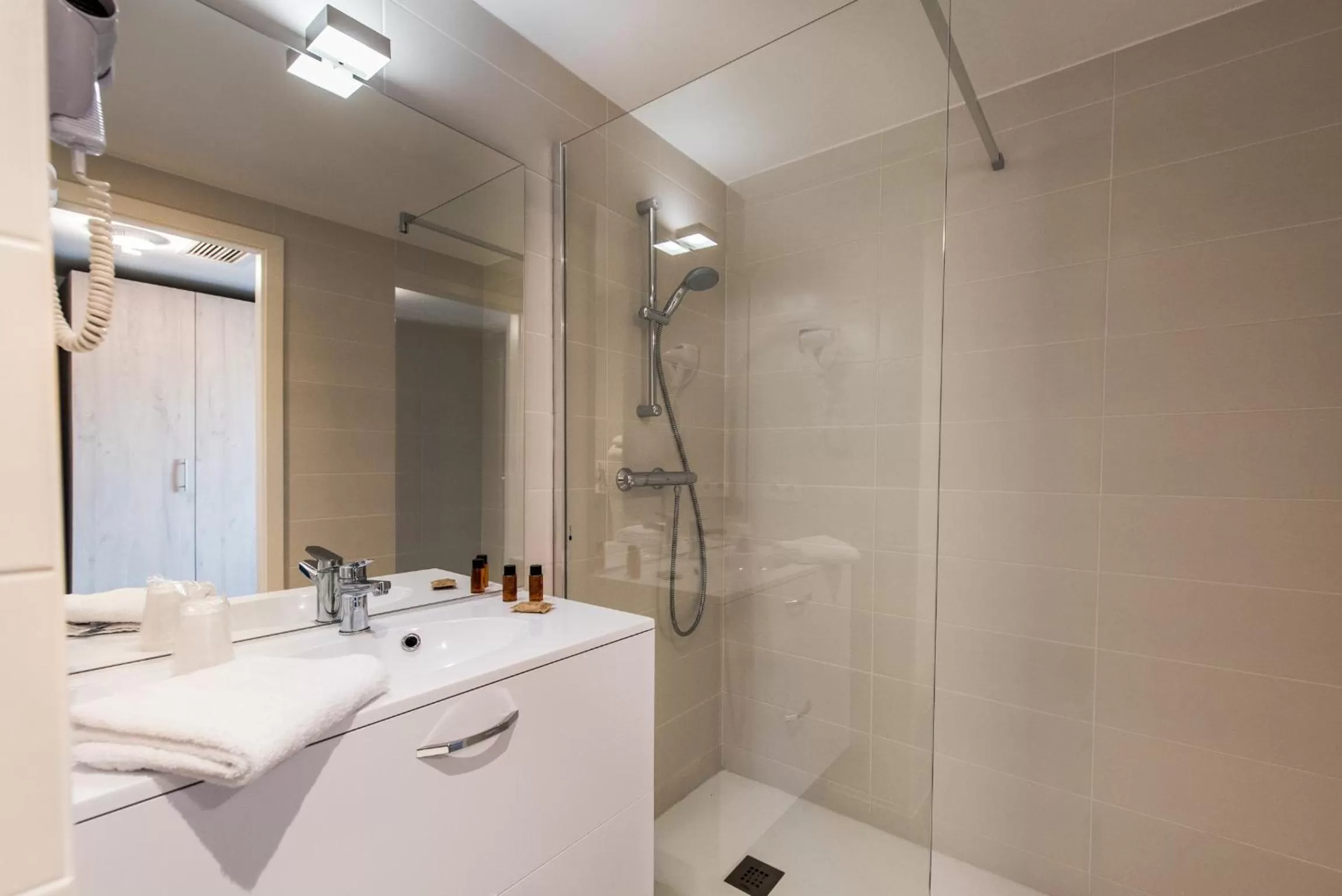 Shower in Hotel du Grand Parc