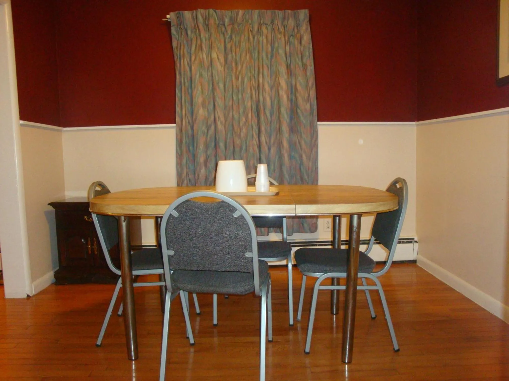 Dining area in Economy Motel Inn and Suites Somers Point