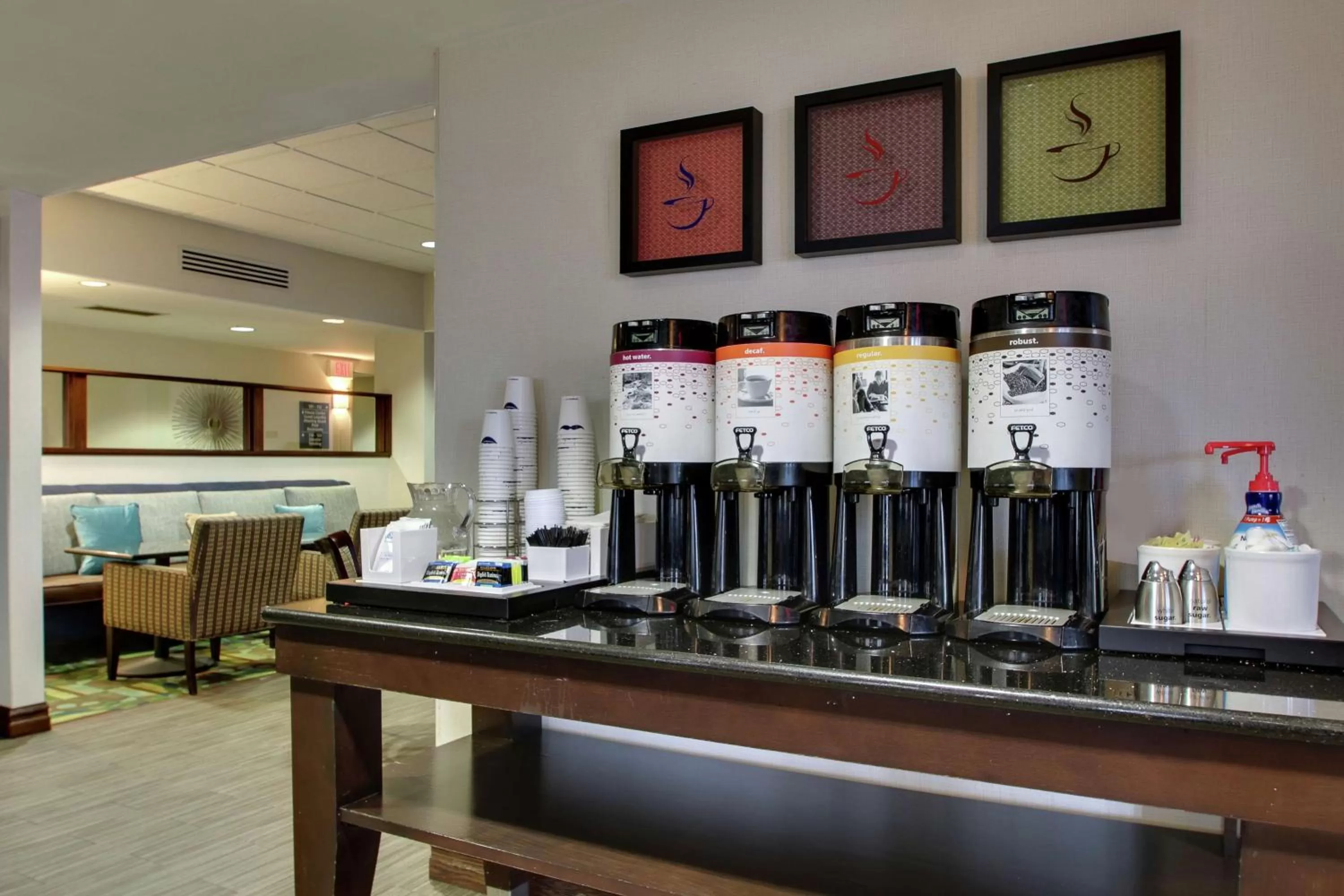 Dining area in Hampton Inn DuBois