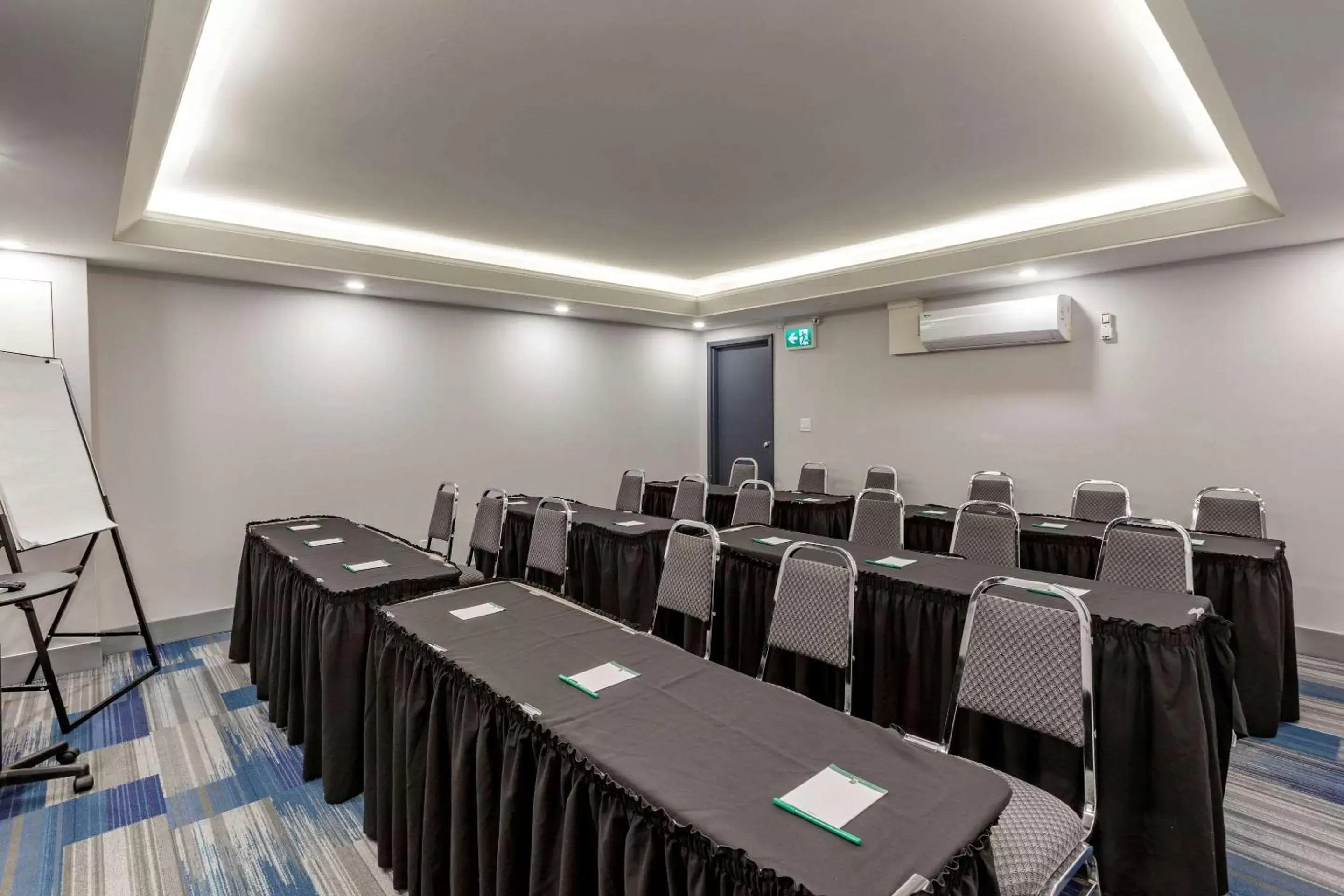 Meeting/conference room in Quality Inn Airport West