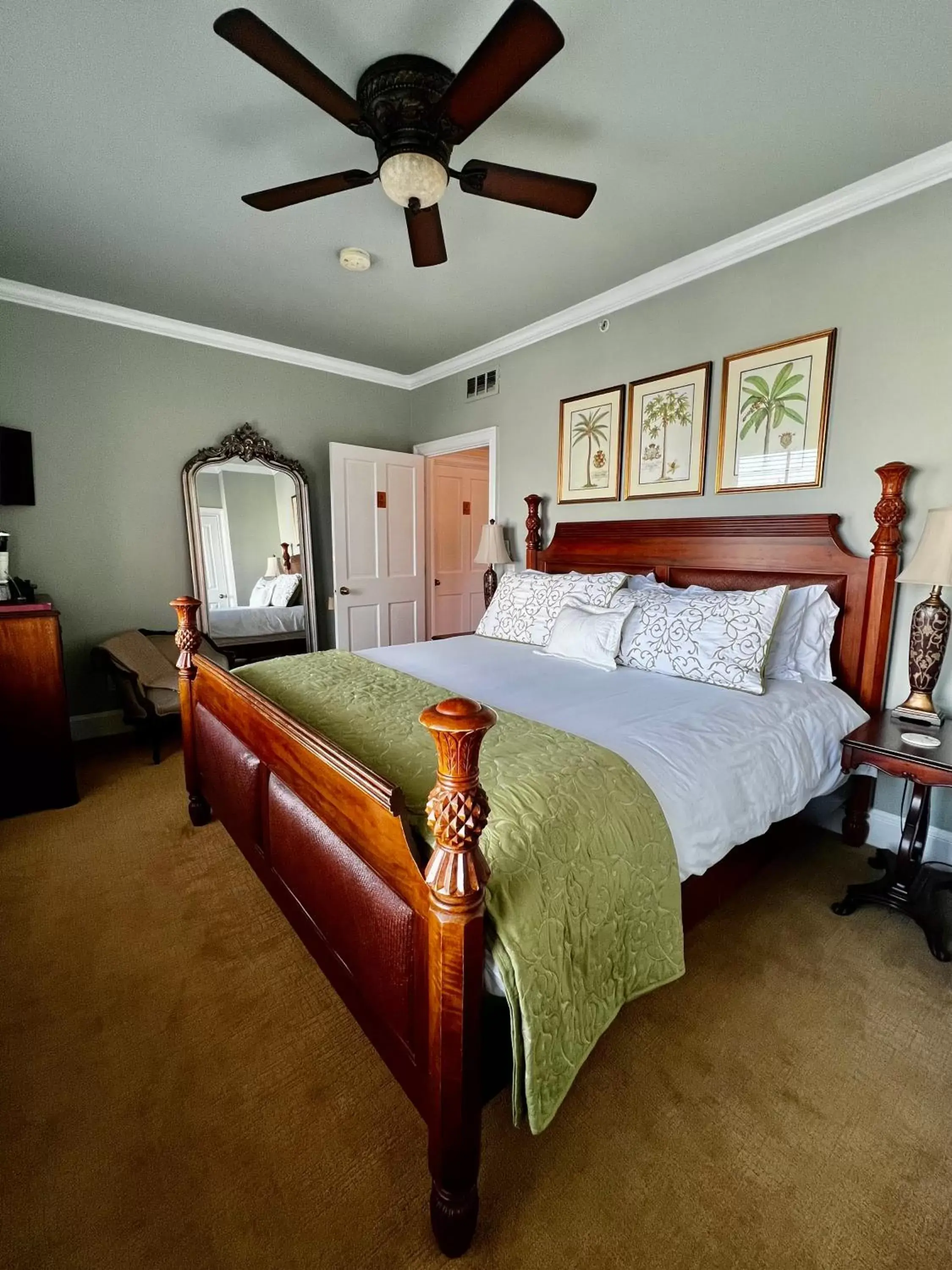 Bedroom, Bed in Almondy Inn Bed & Breakfast