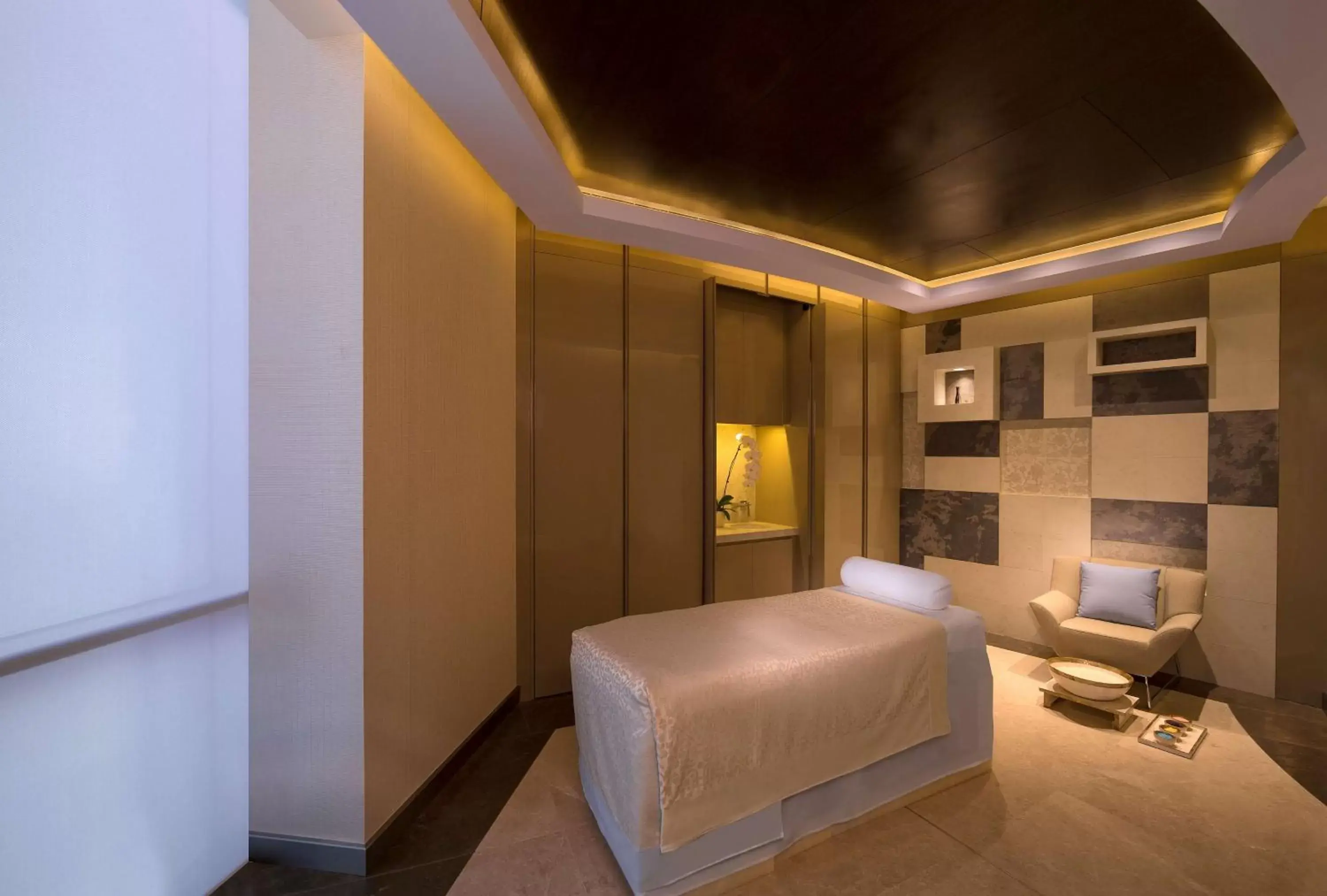Spa and wellness centre/facilities, Bed in Hyatt Regency Dubai Creek Heights