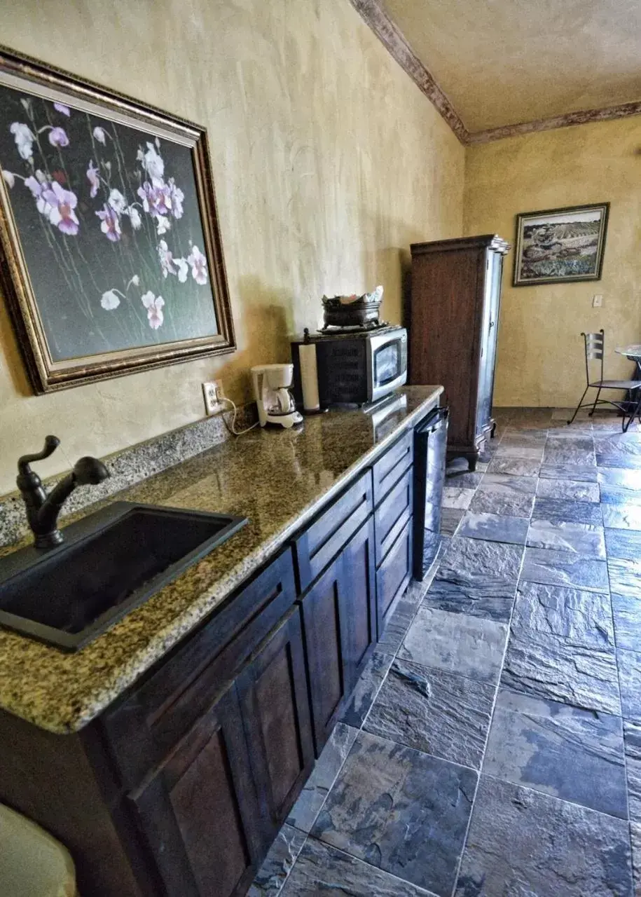 Kitchen/Kitchenette in Blanco Riverside Cottages