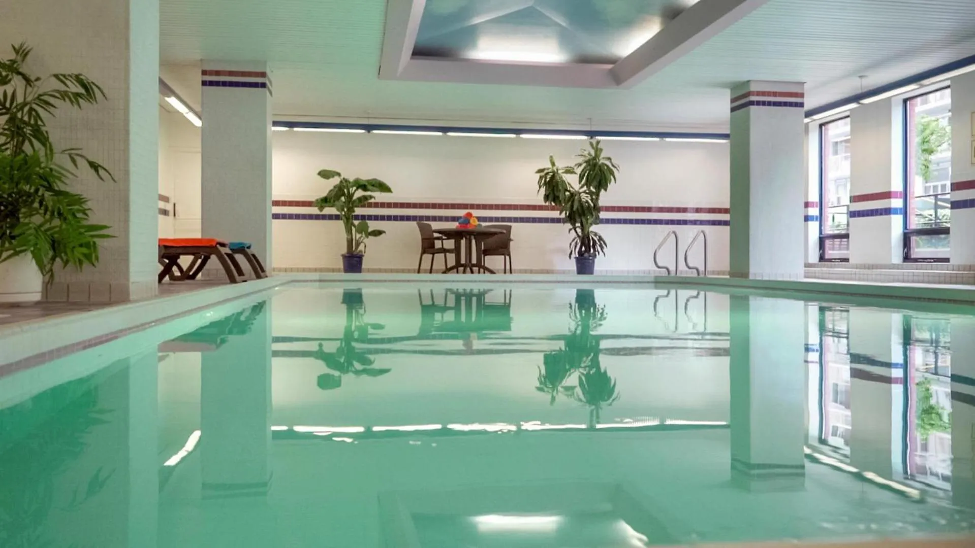 Swimming pool in Cartier Place Suite Hotel