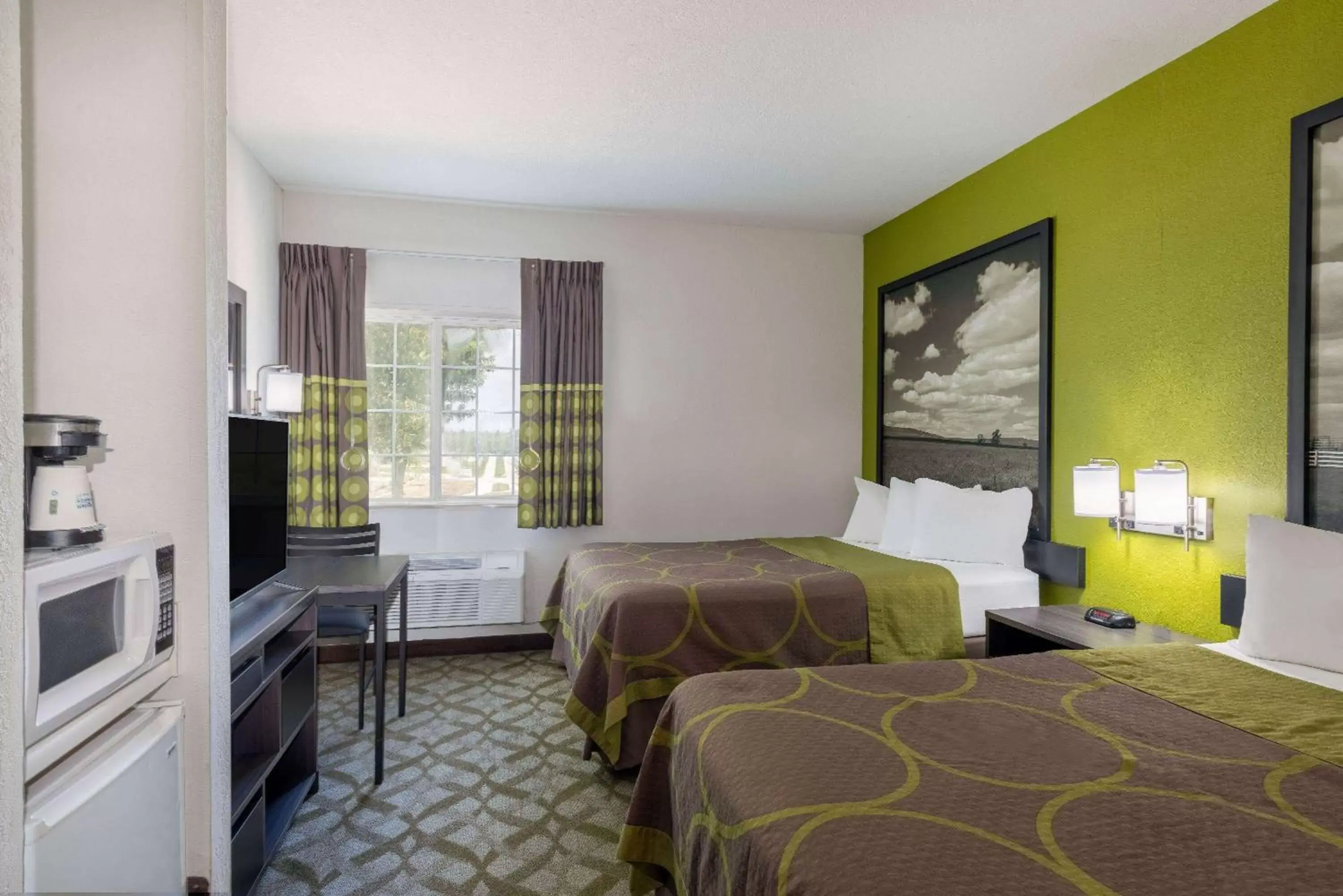 Photo of the whole room, Bed in Super 8 by Wyndham De Soto Photo of the whole room, Bed in Super 8 by Wyndham De Soto