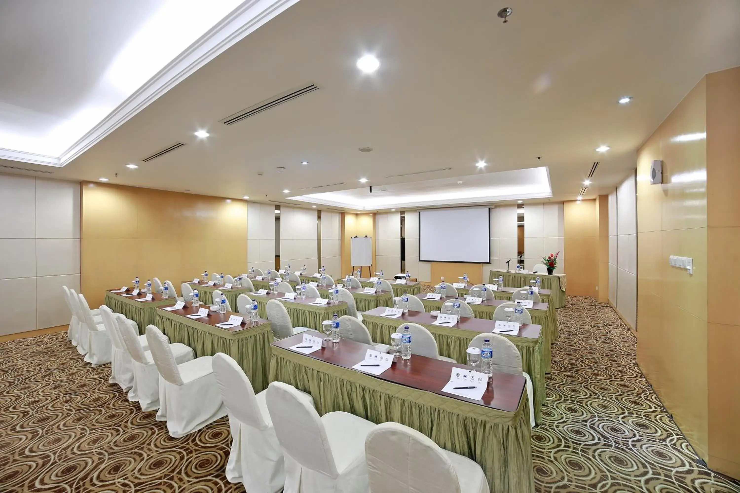 Meeting/conference room in All Sedayu Hotel Kelapa Gading