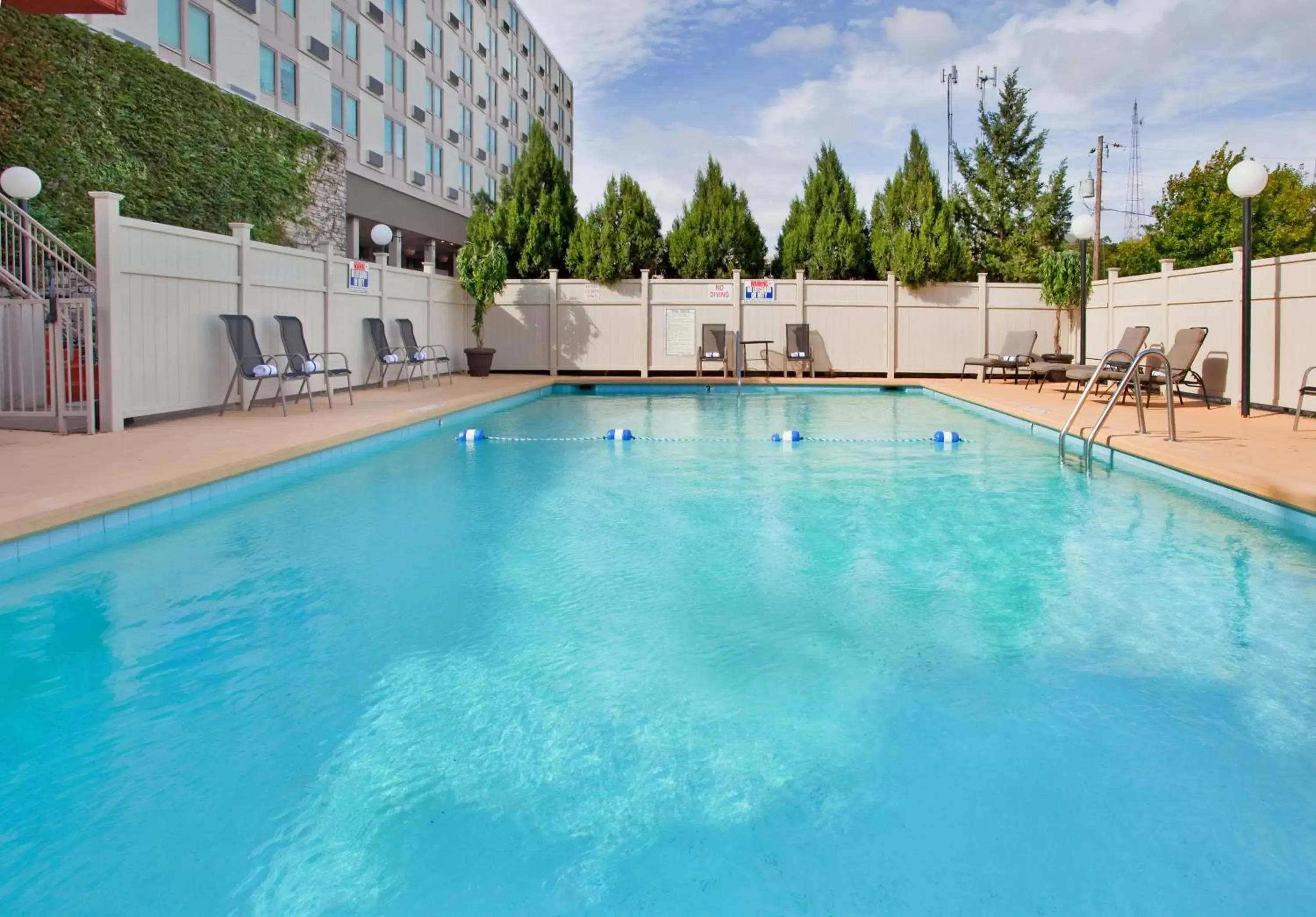 Swimming Pool in Holiday Inn At the Campus, an IHG Hotel