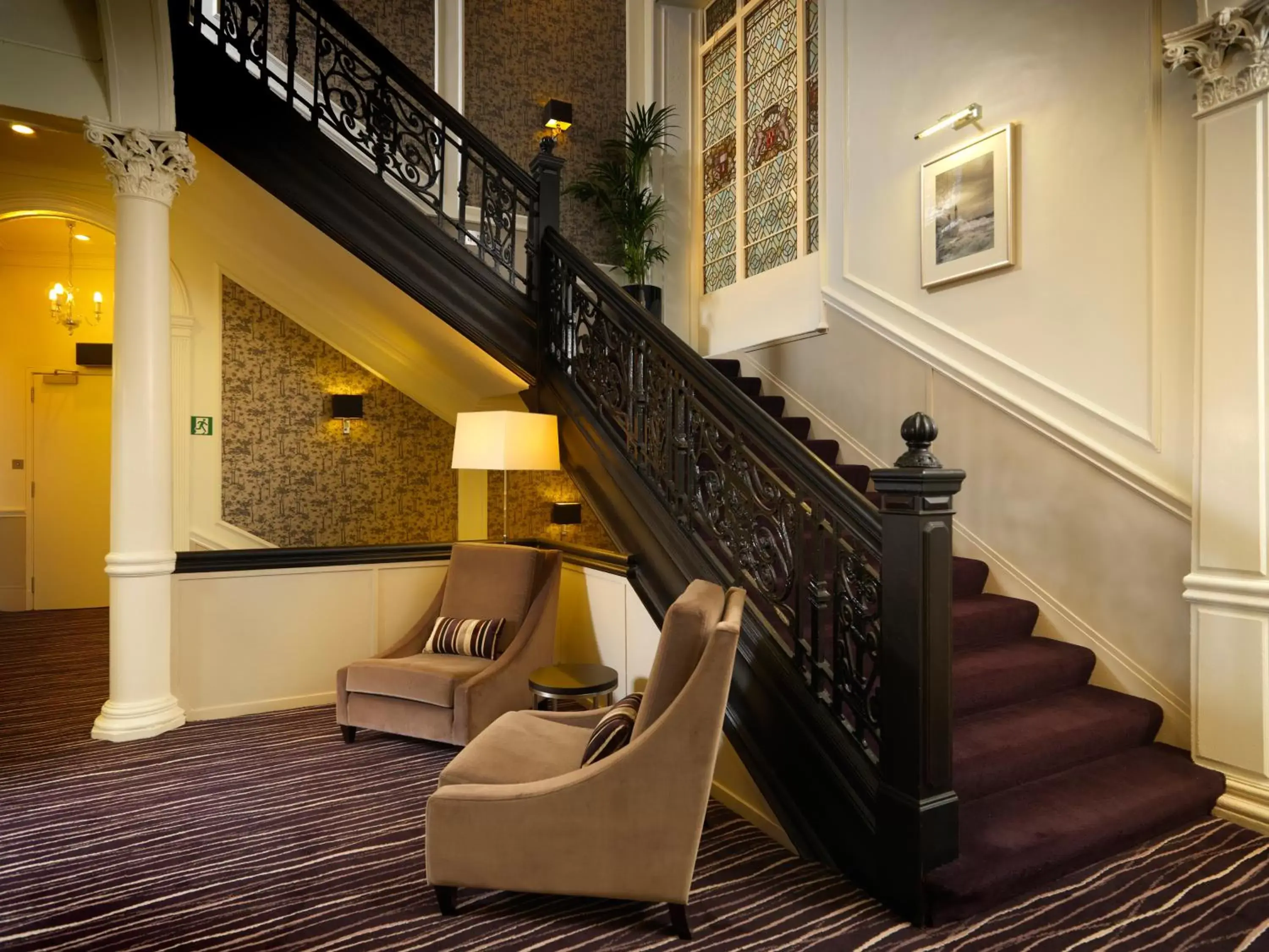 Lobby or reception in Mercure Aberdeen Caledonian Hotel