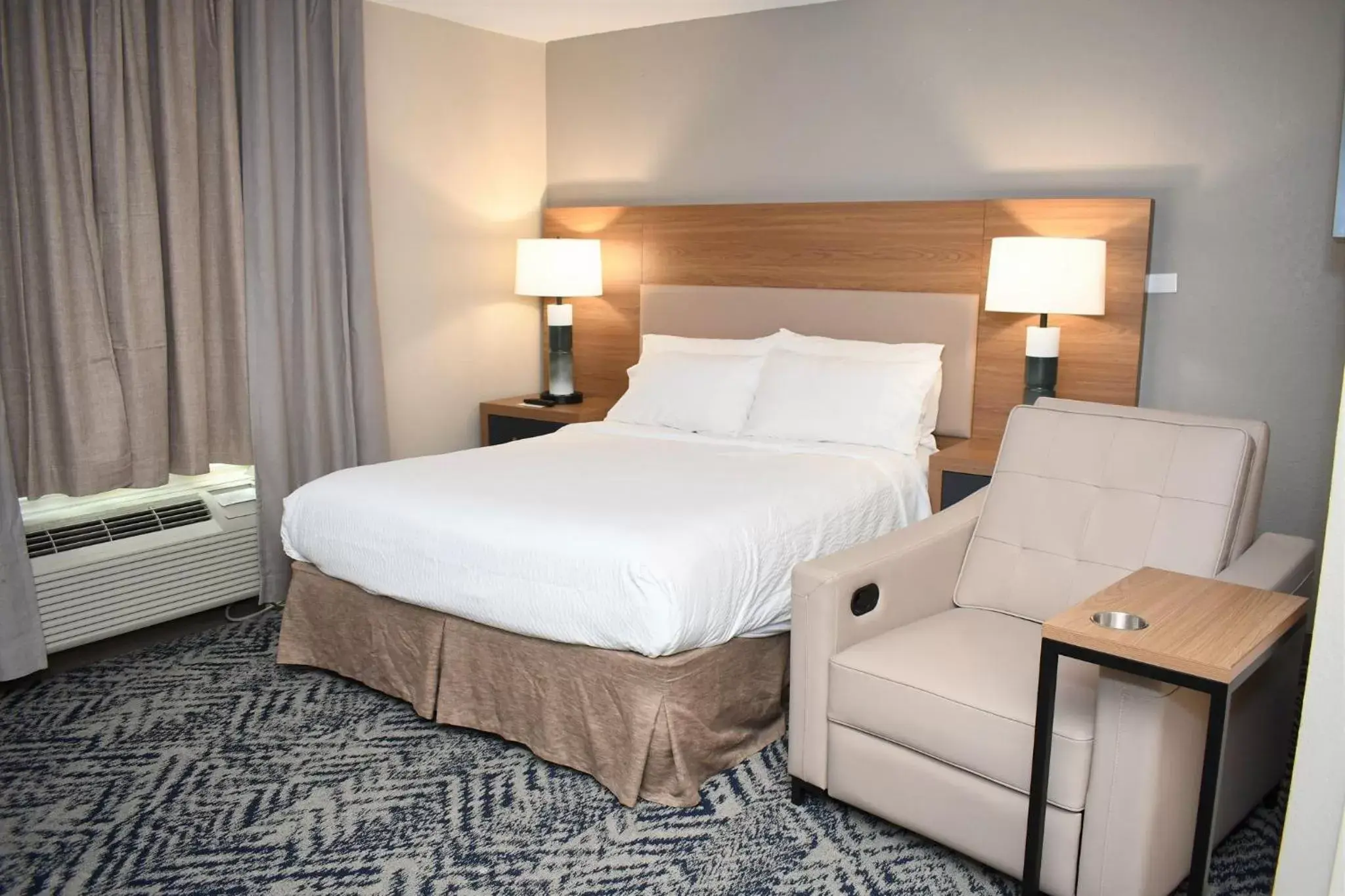 Photo of the whole room, Bed in Candlewood Suites San Antonio Downtown, an IHG Hotel