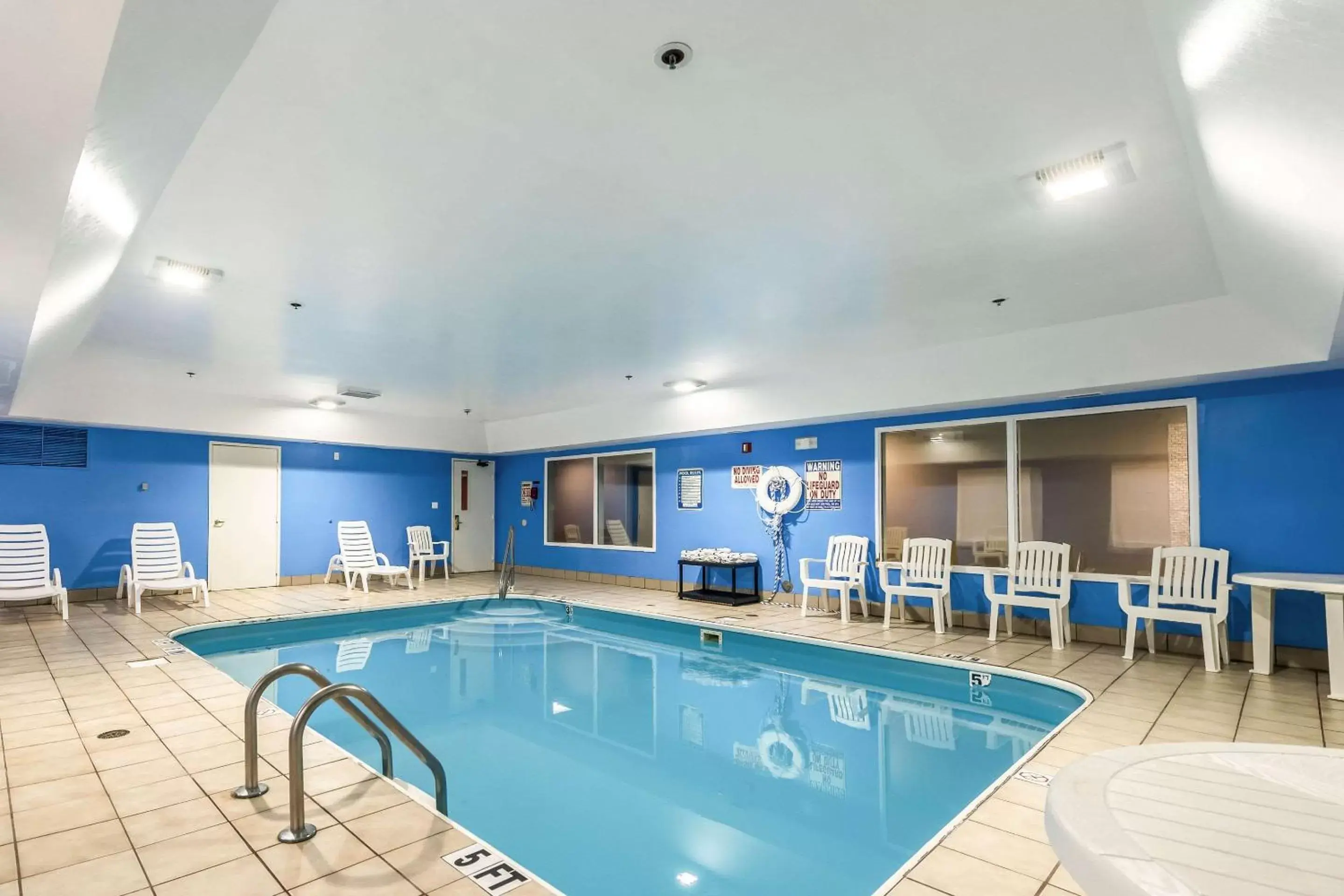 Activities, Swimming Pool in Comfort Inn & Suites Dayton