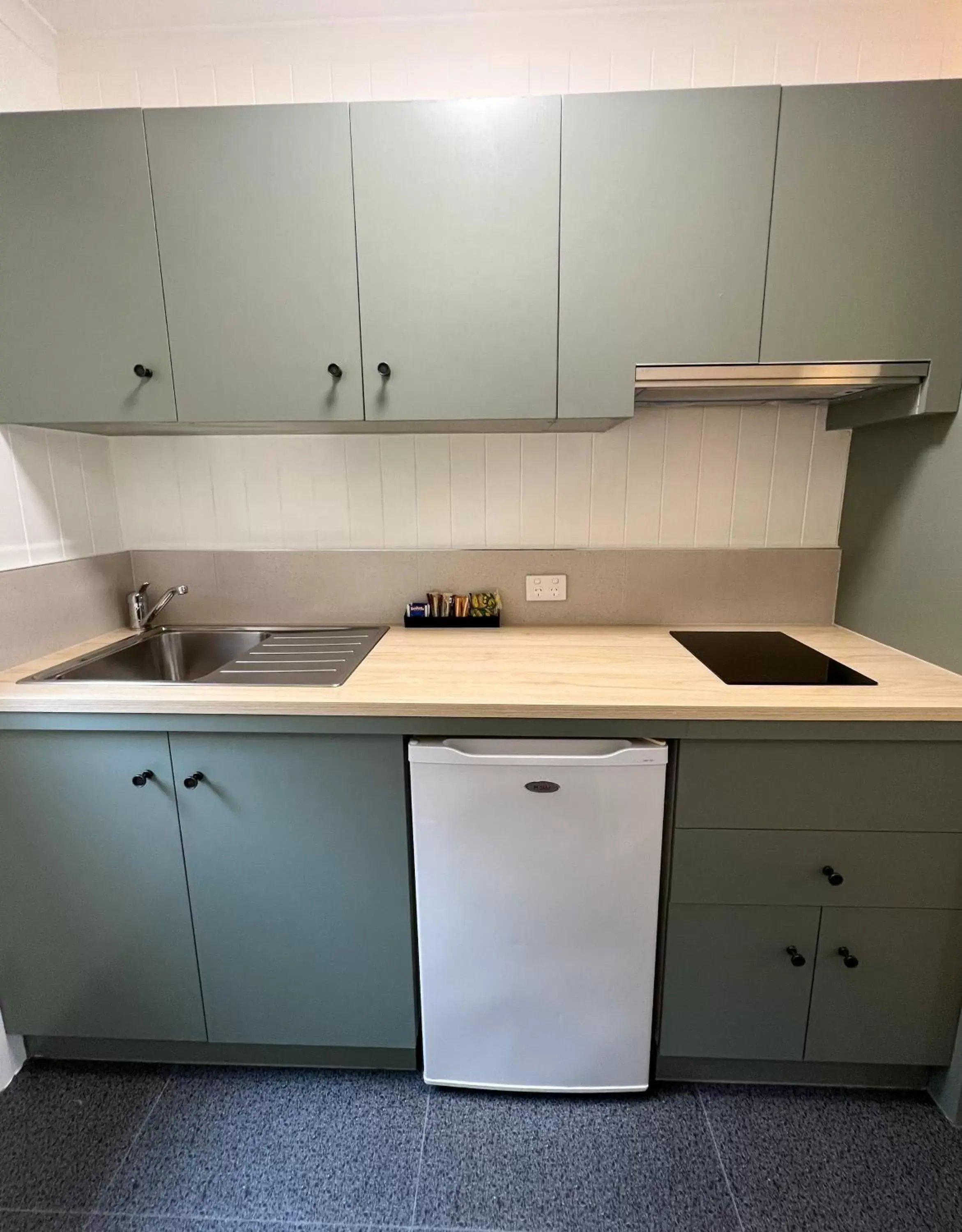 Kitchen/Kitchenette in Summerhill Motor Inn