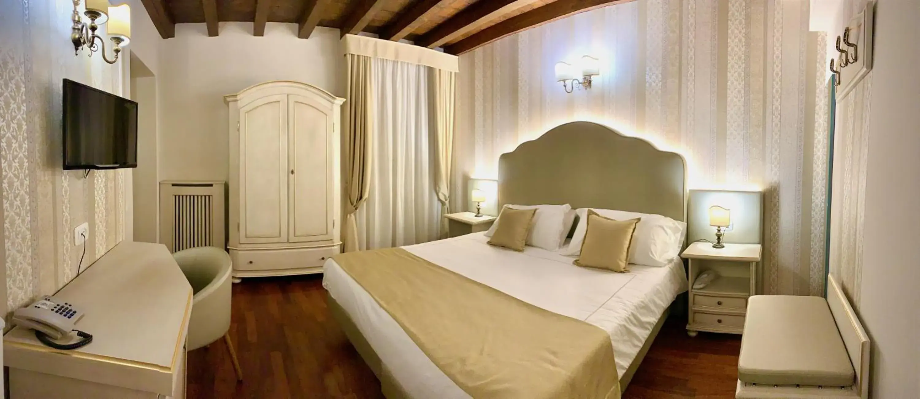 Bedroom, Bed in Albergo Ristorante Gardesana ***S