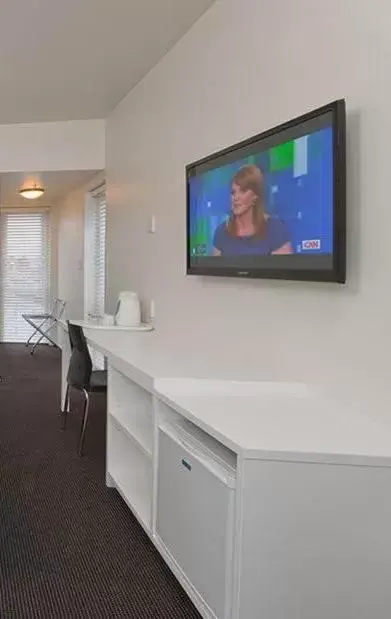 TV and multimedia, TV/Entertainment Center in The Riccarton Hotel