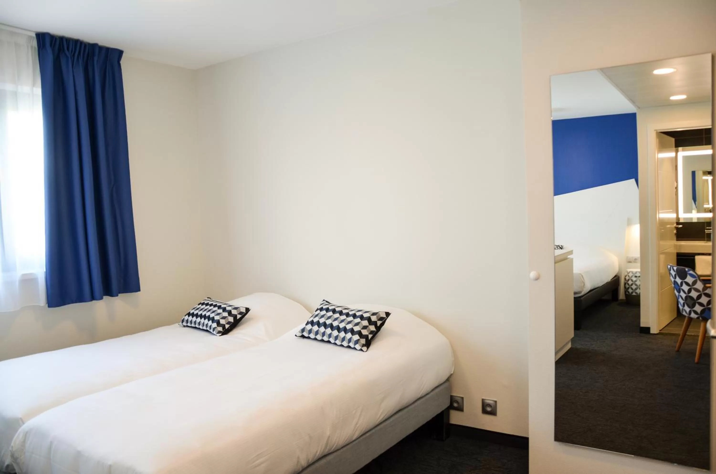 Bedroom, Bed in Hôtel ORIGAMI