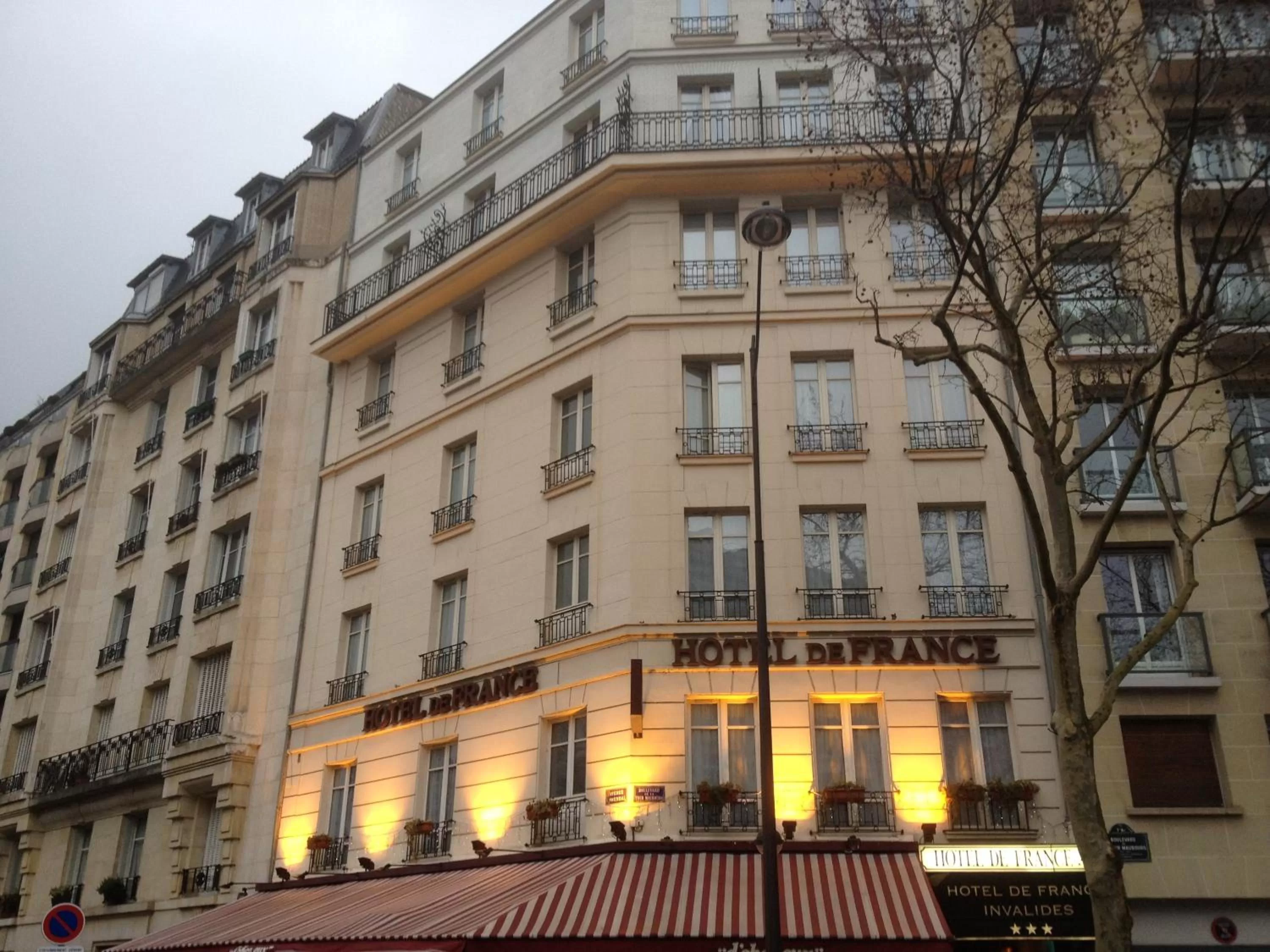 Property building in Hotel de France Invalides