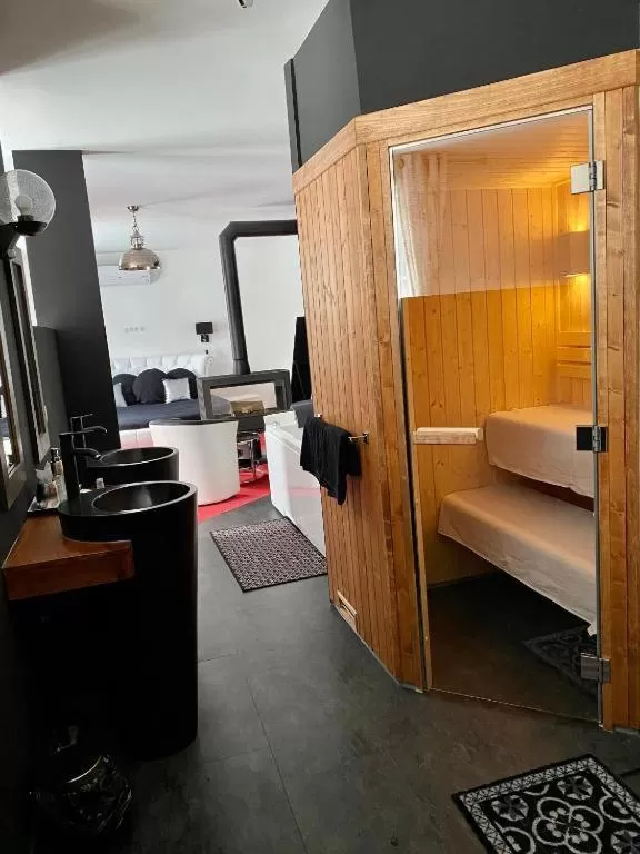 Sauna, Bed in Salon Boyer