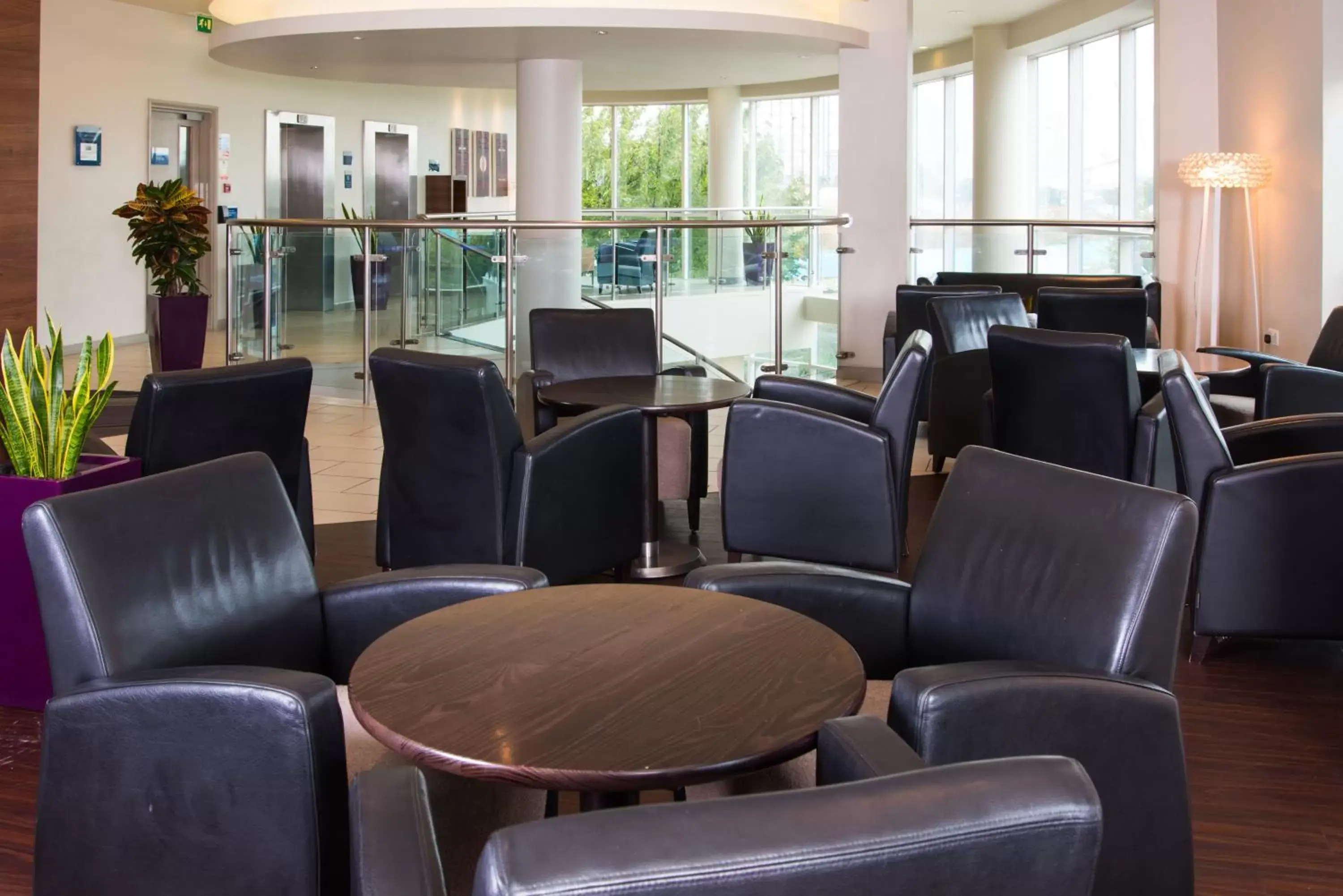 Lounge or bar, Restaurant/Places to Eat in Holiday Inn Express London Greenwich, an IHG Hotel
