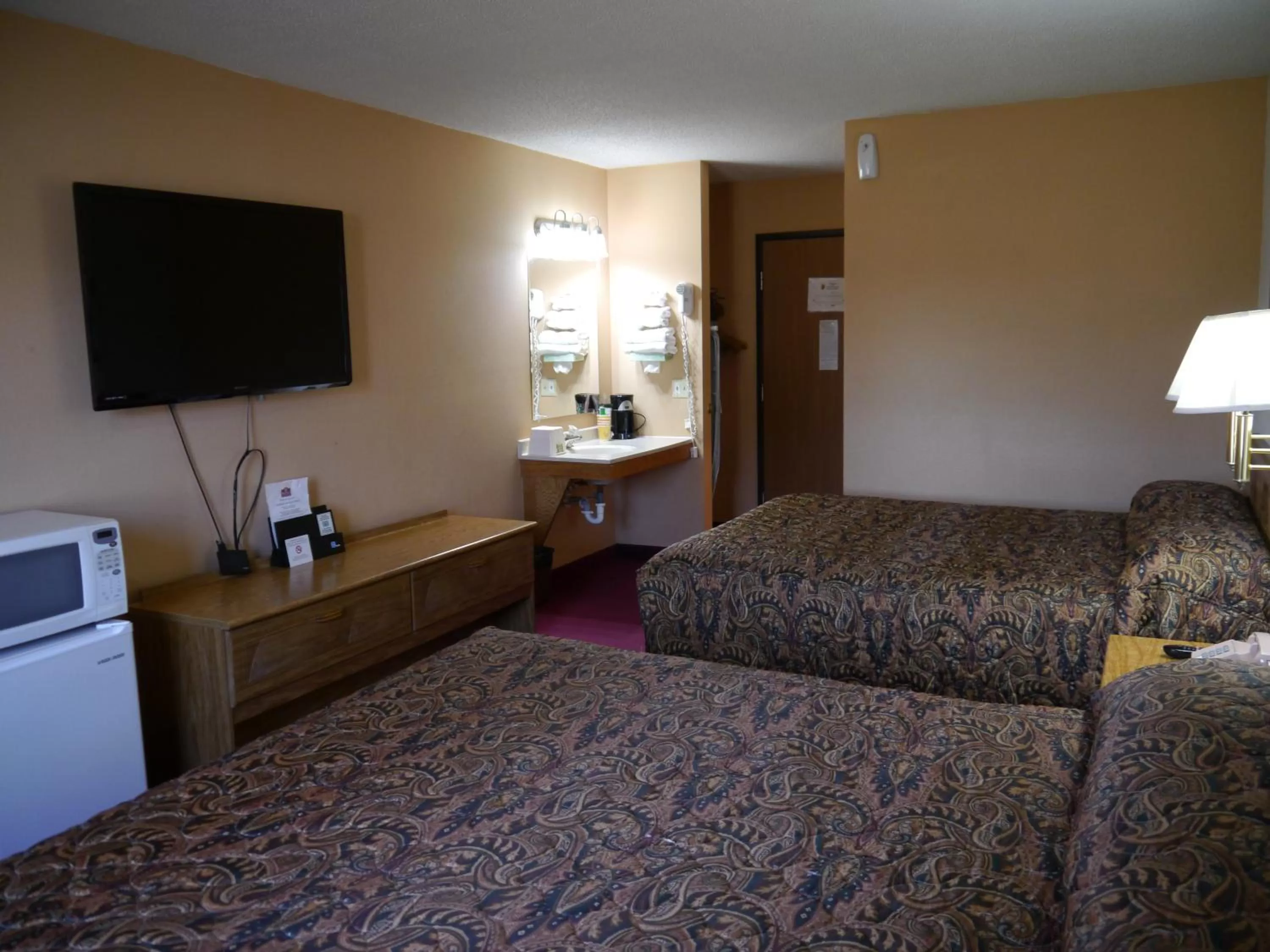 Queen Room with Two Queen Beds - single occupancy - Non-Smoking in Westwood Inn & Suites - Kimball