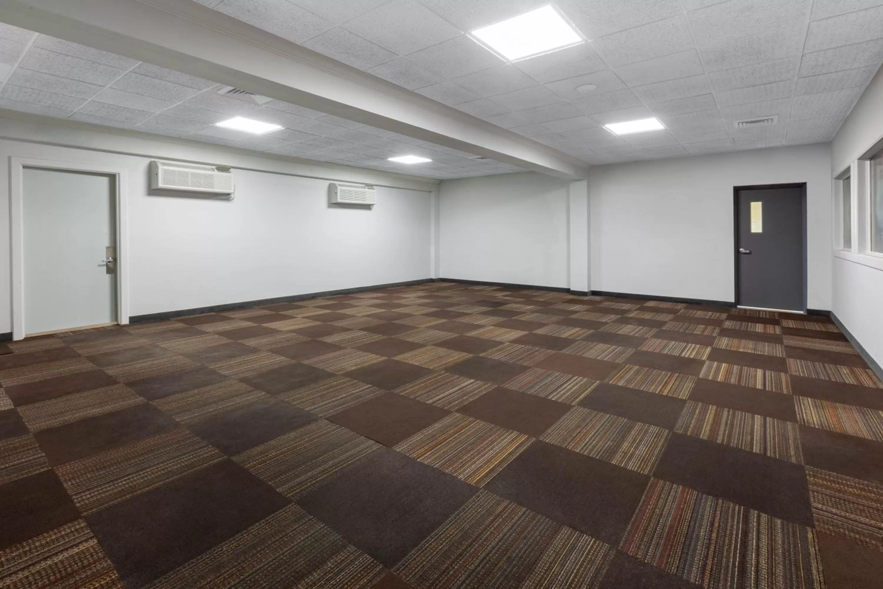 Meeting/conference room in Days Inn by Wyndham Sandusky Cedar Point