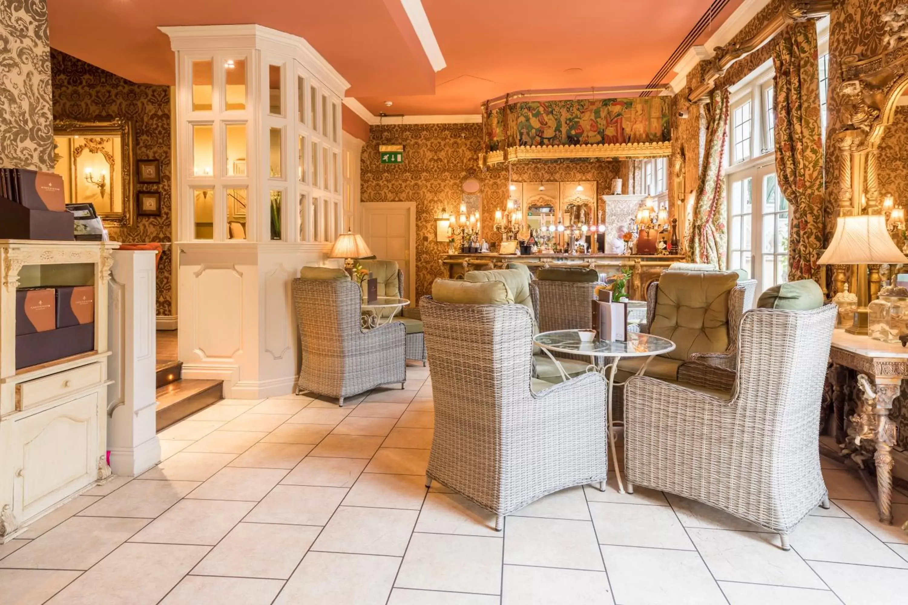 Lounge or bar, Restaurant/Places to Eat in Coombe Abbey Hotel