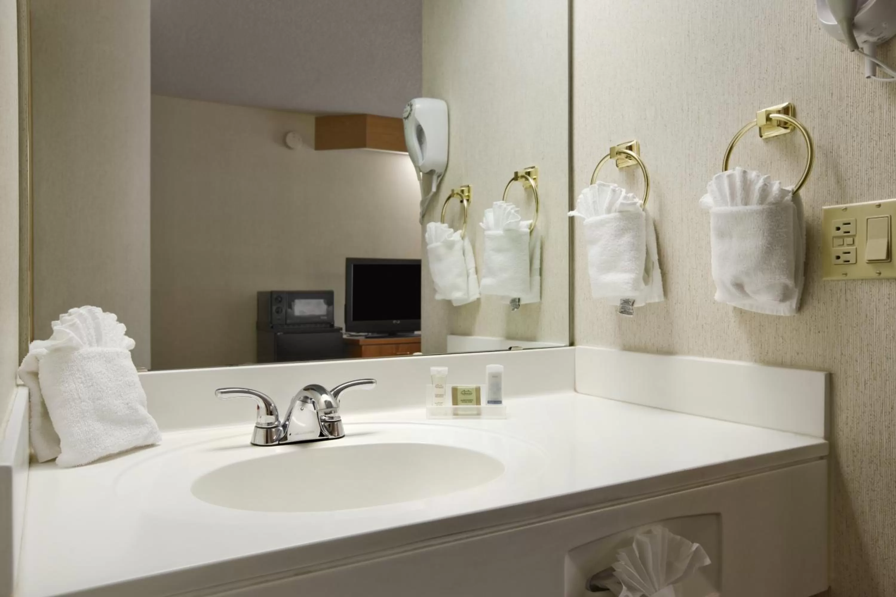 Bathroom in Super 8 by Wyndham Show Low