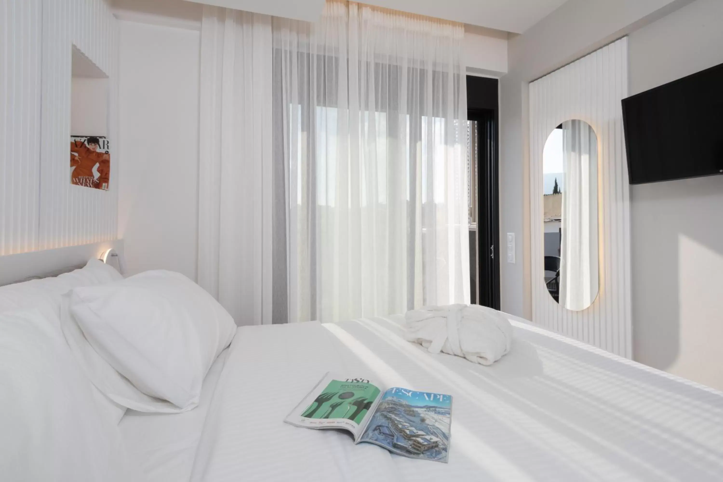 Bed in LUX&EASY Acropolis Suites