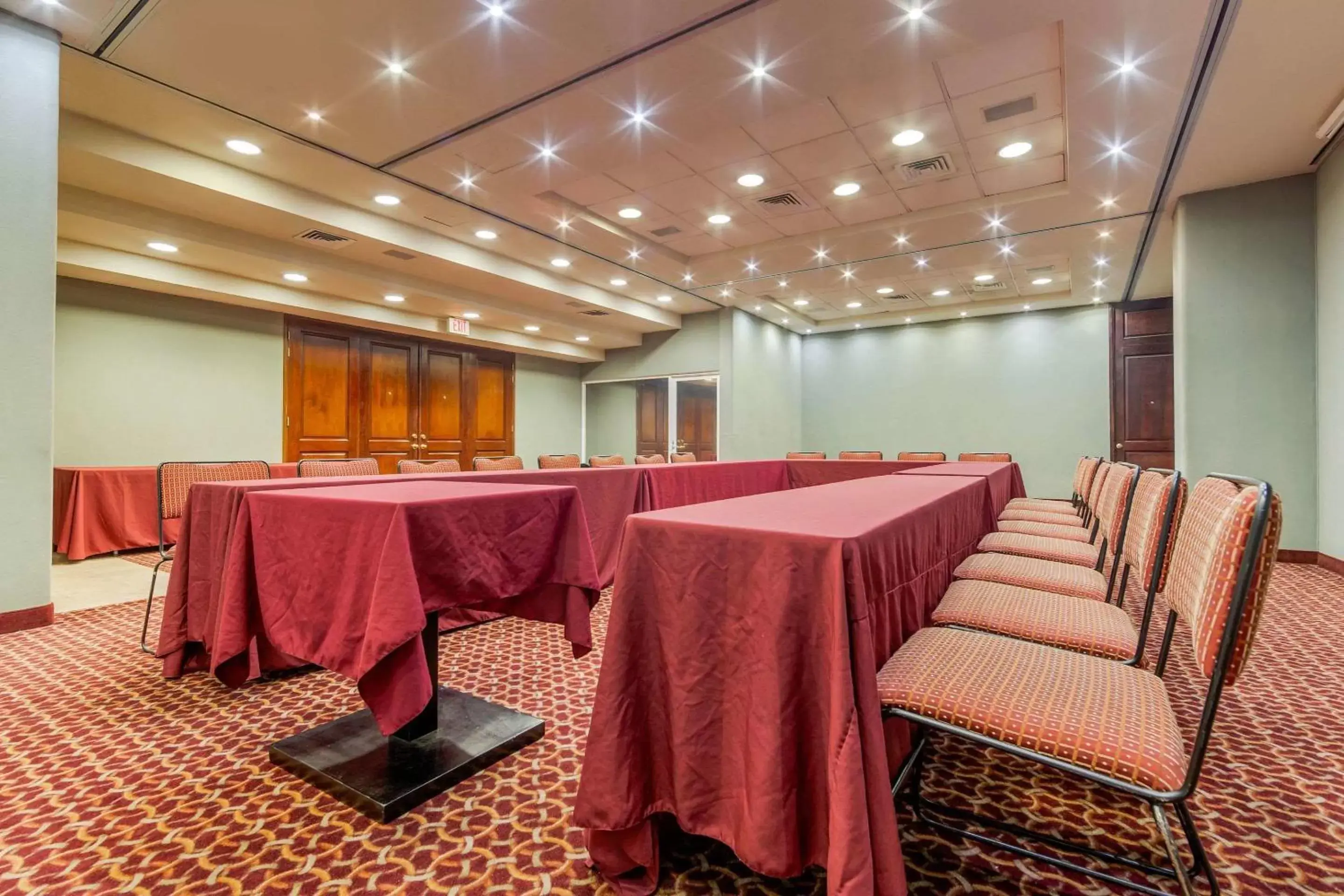 Meeting/conference room in Quality Inn Monterrey La Fe