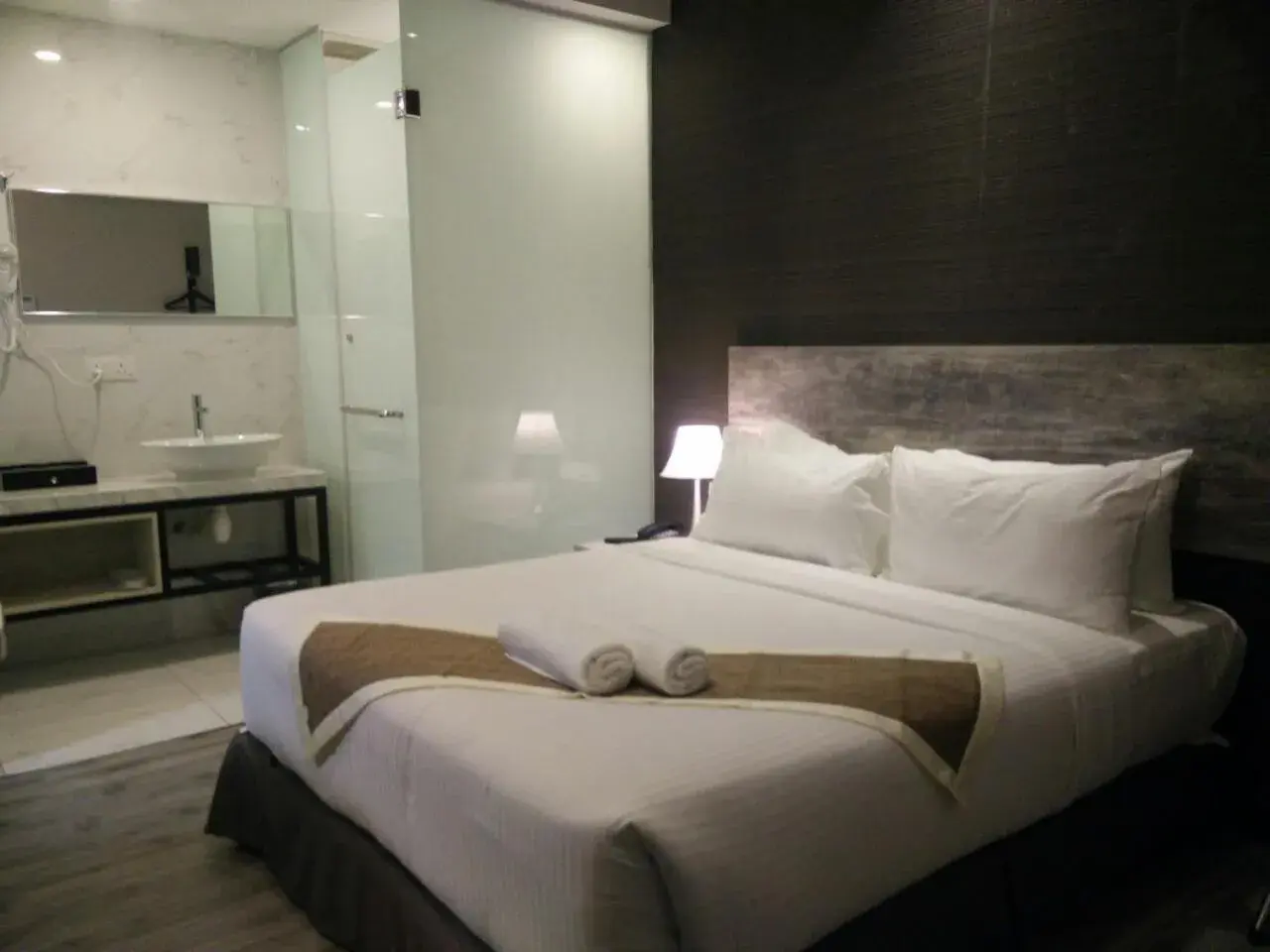 Bed in The Leverage Business hotel (Skudai)