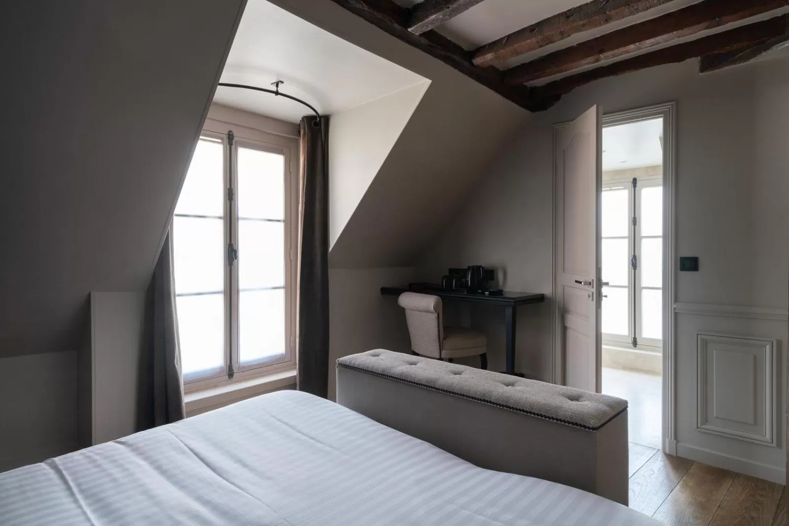 Photo of the whole room, Bed in Hotel Saint-Louis en L'Isle - Notre-Dame