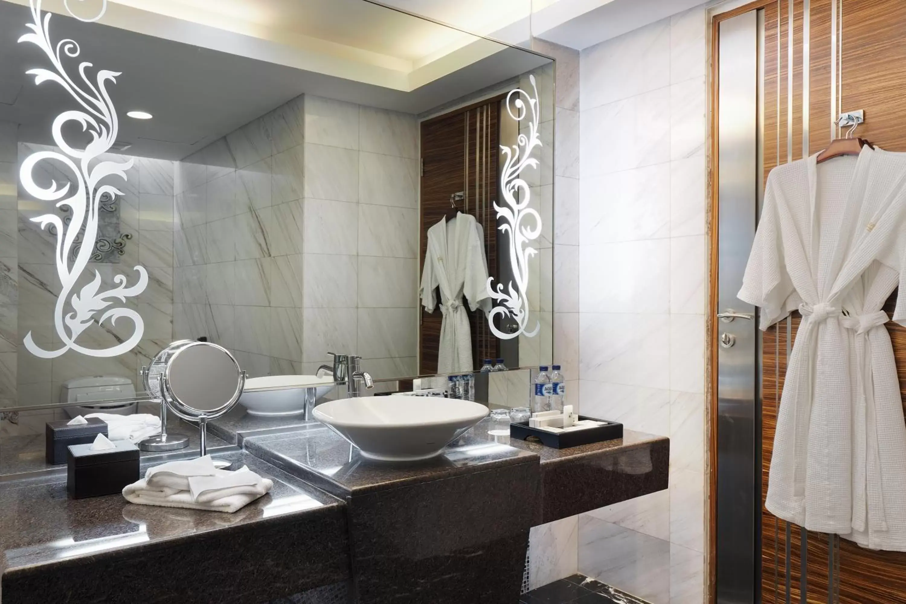 Bathroom in Cambridge Hotel Medan