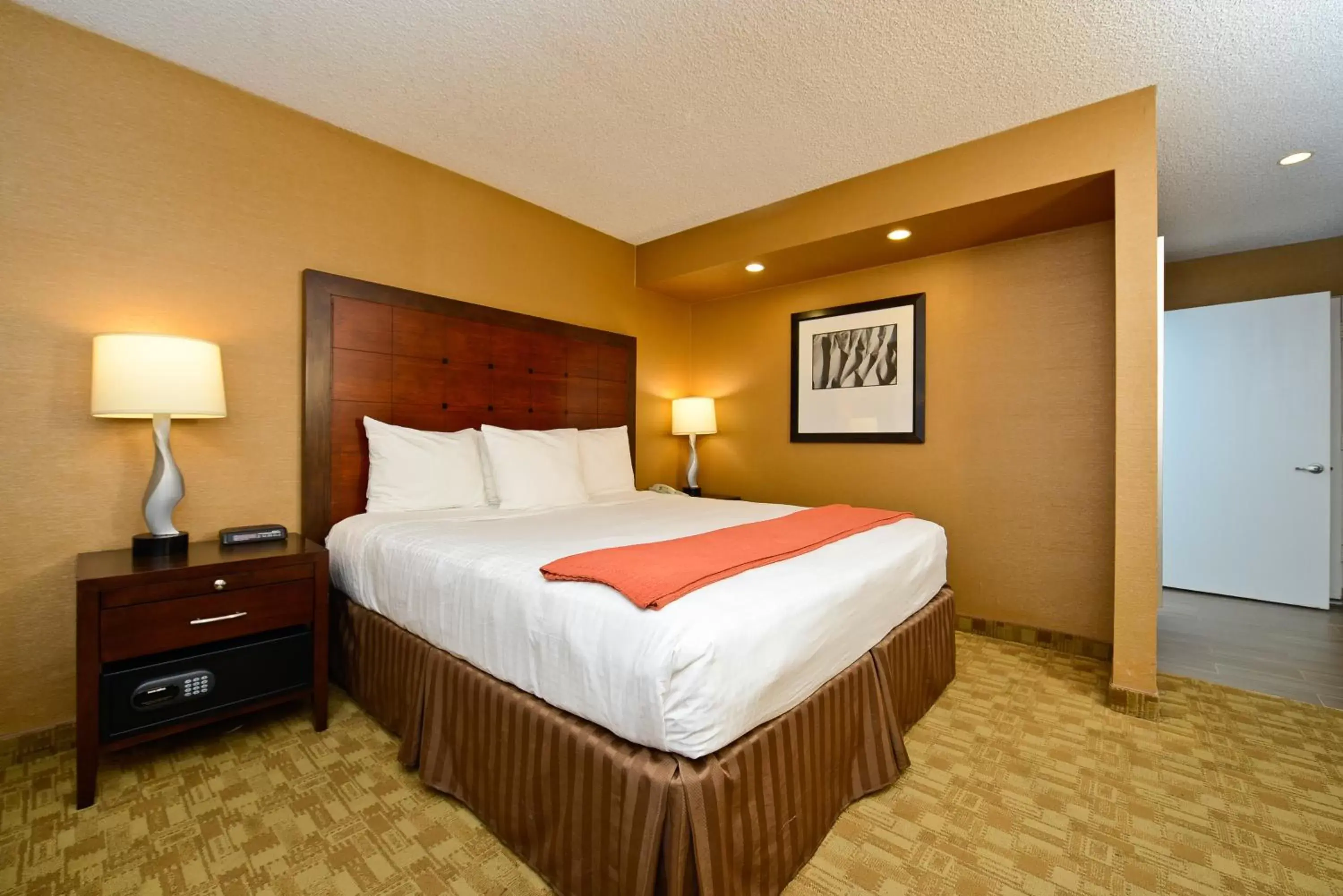 Bed in Best Western Inn at Palm Springs