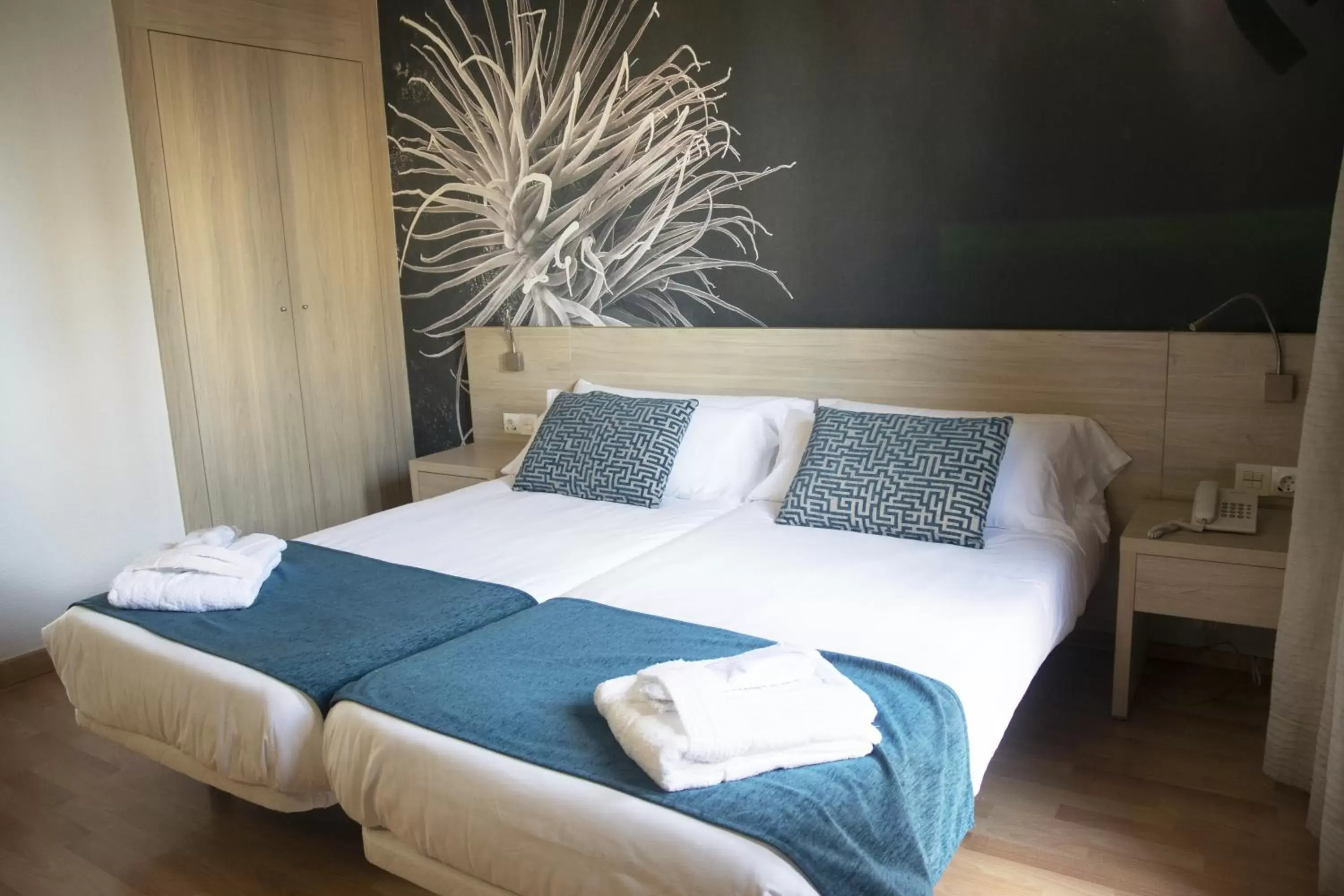 Bedroom, Bed in Hotel Adonis Plaza