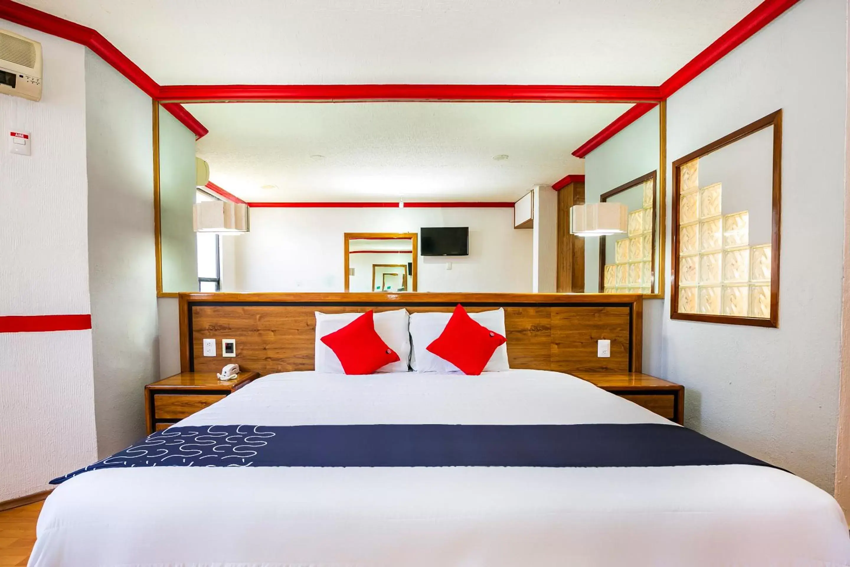 Bedroom, Bed in Capital O Hotel Casa Blanca, Morelia