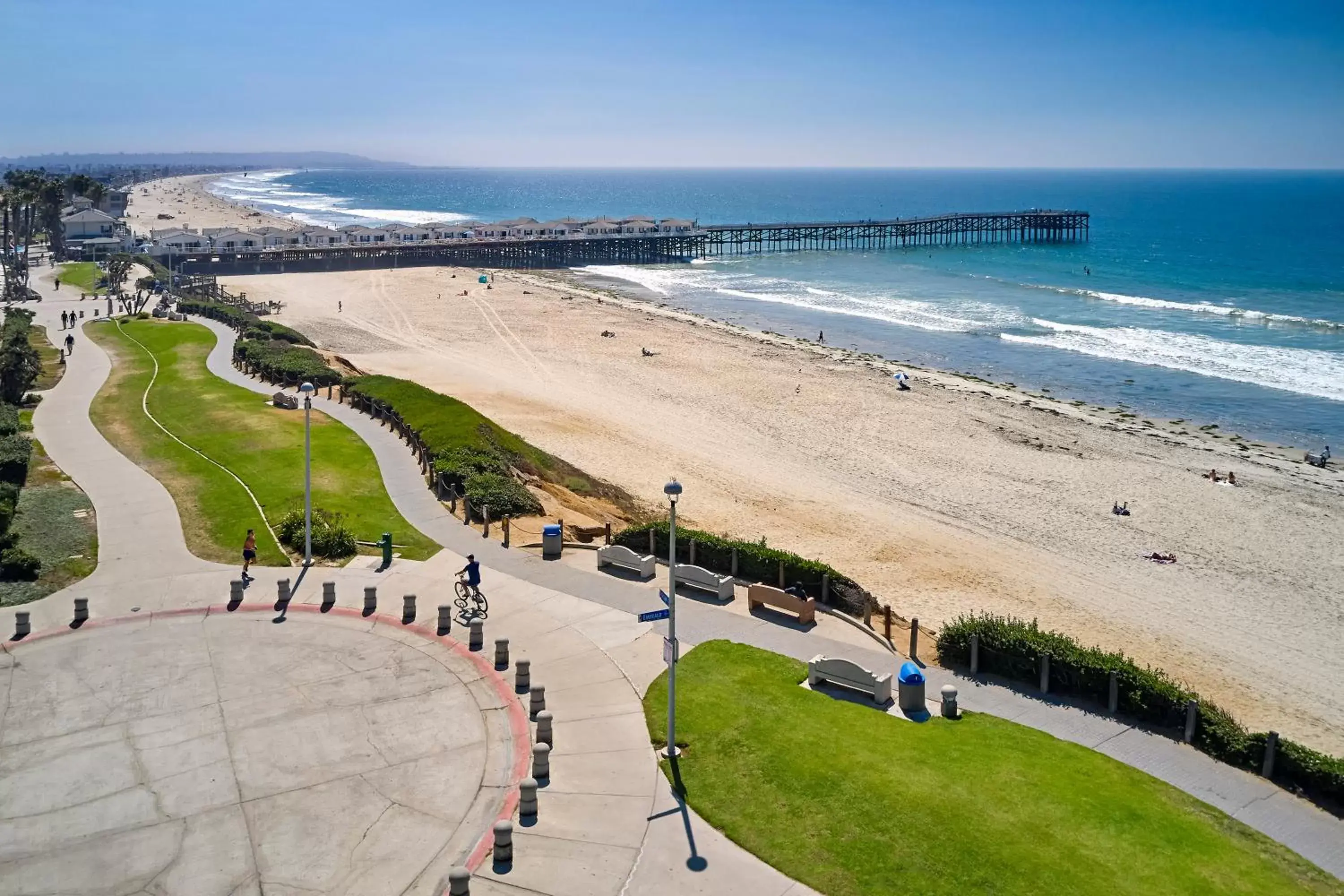 Beach, Bird's-eye View in Pacific View Inn