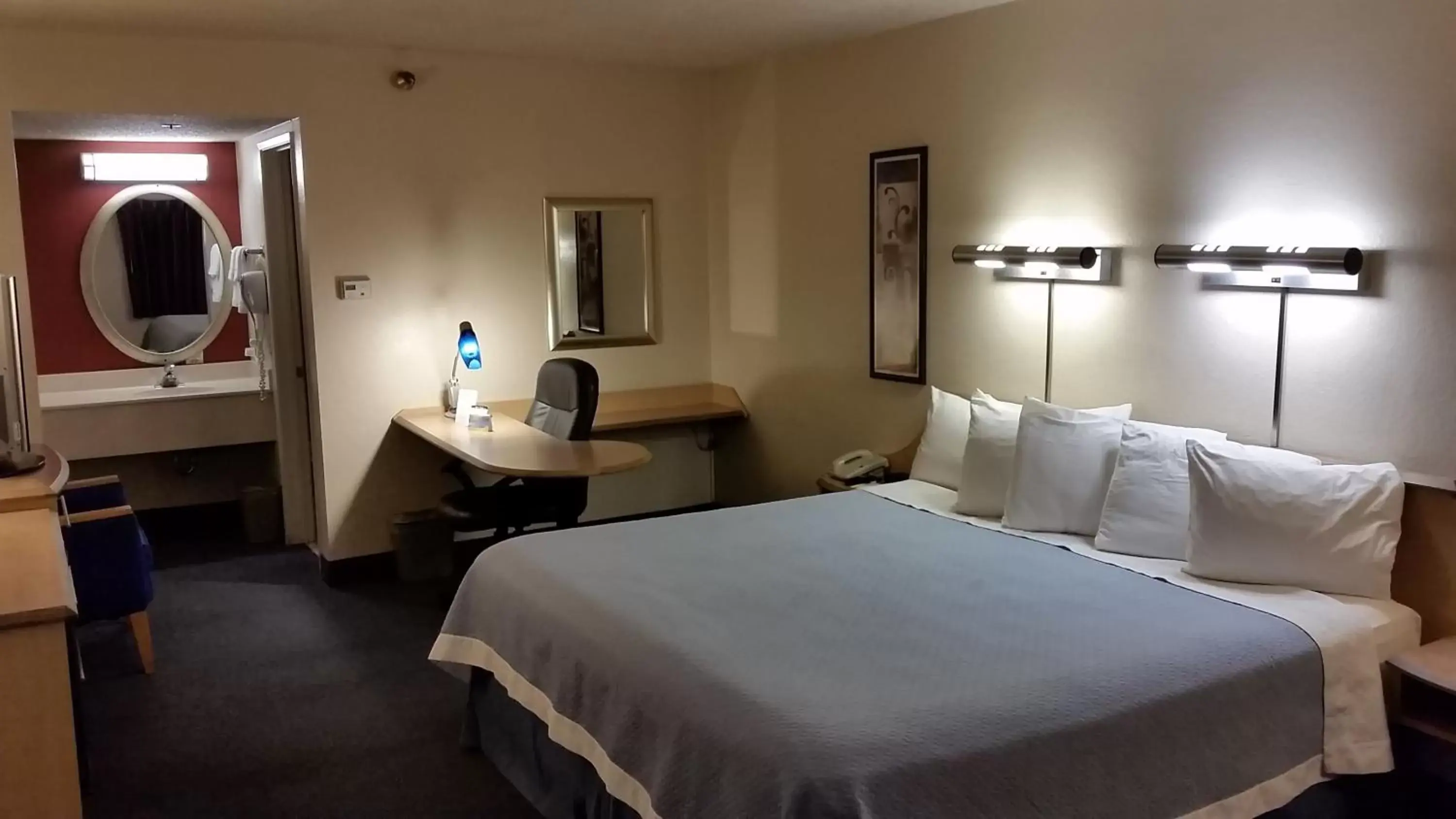 Photo of the whole room, Bed in Days Inn by Wyndham Buena Park