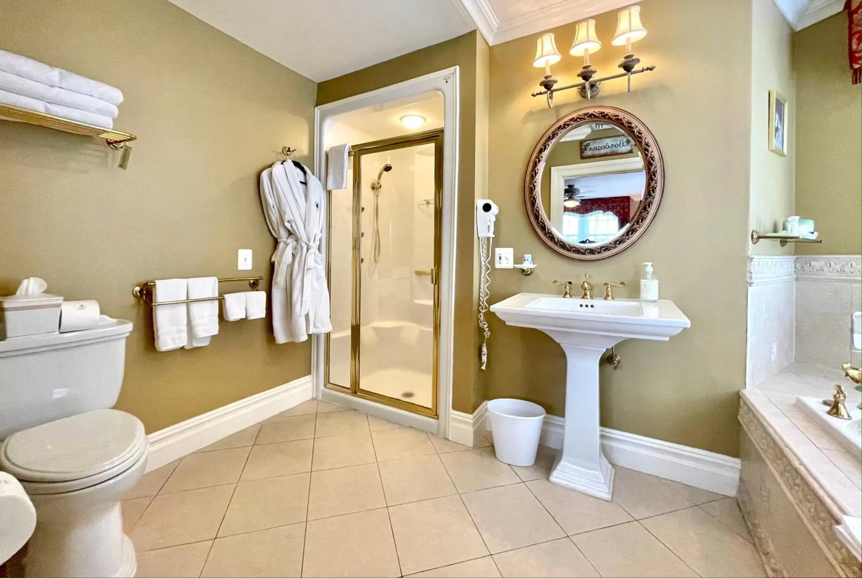 Bathroom in Atlantis Inn Hotel