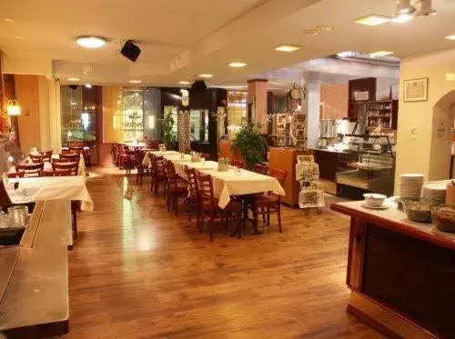 Restaurant/Places to Eat in Hotel Mestarin Kievari