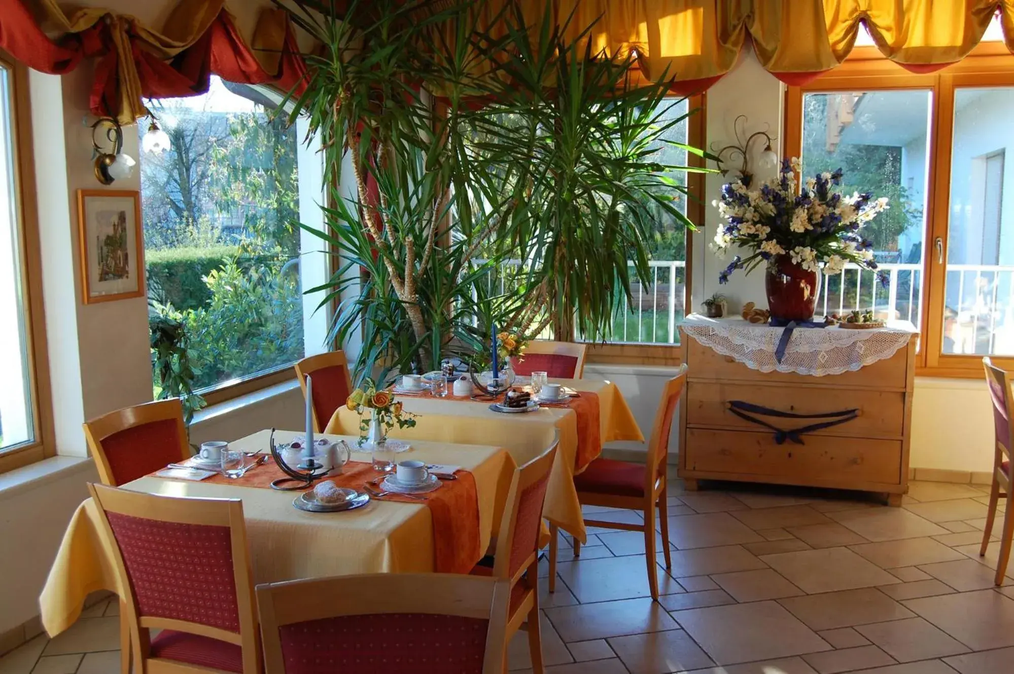 Restaurant/Places to Eat in Gardenhotel Premstaller