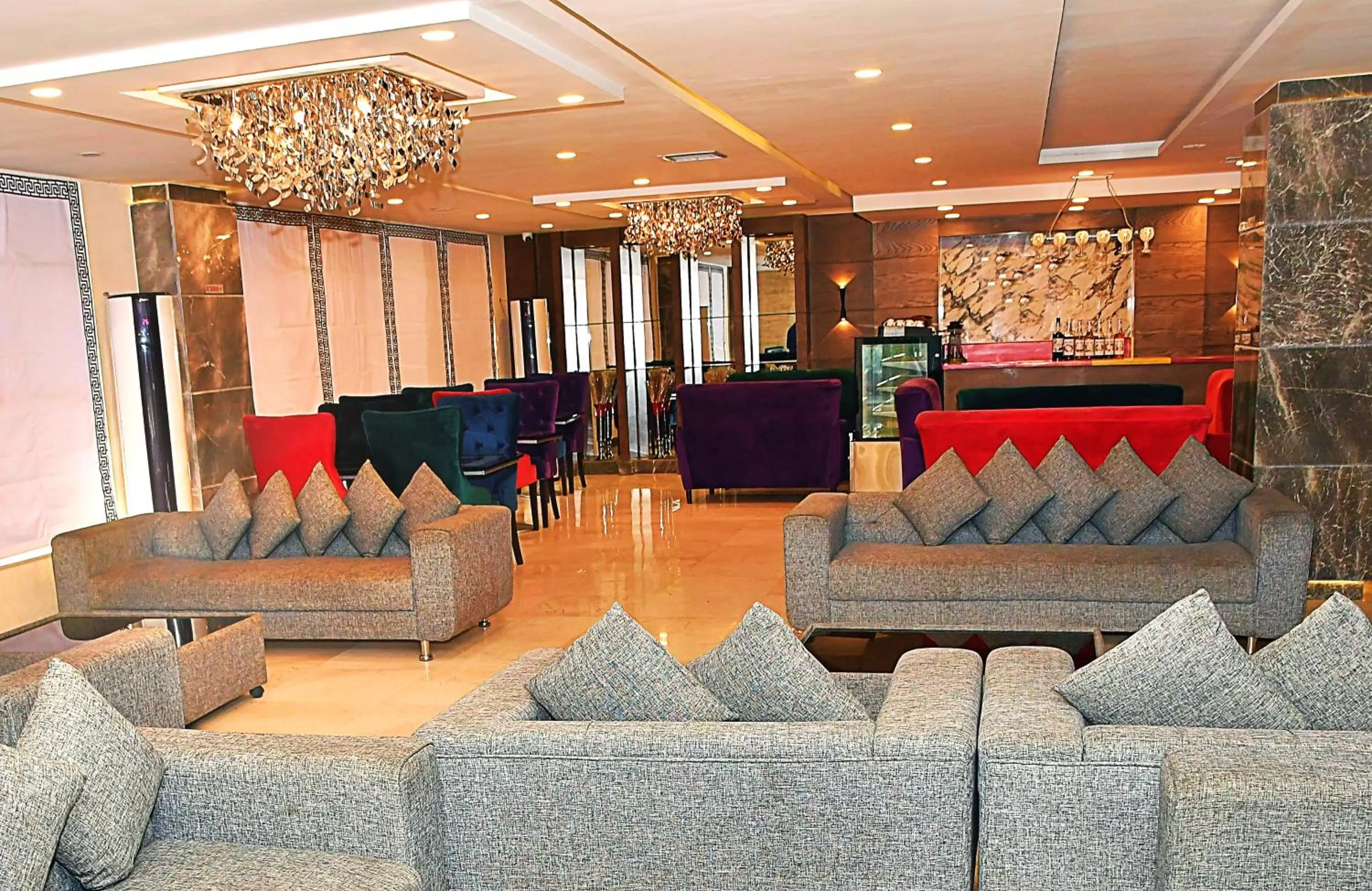 Restaurant/places to eat in Hotel Akbar International