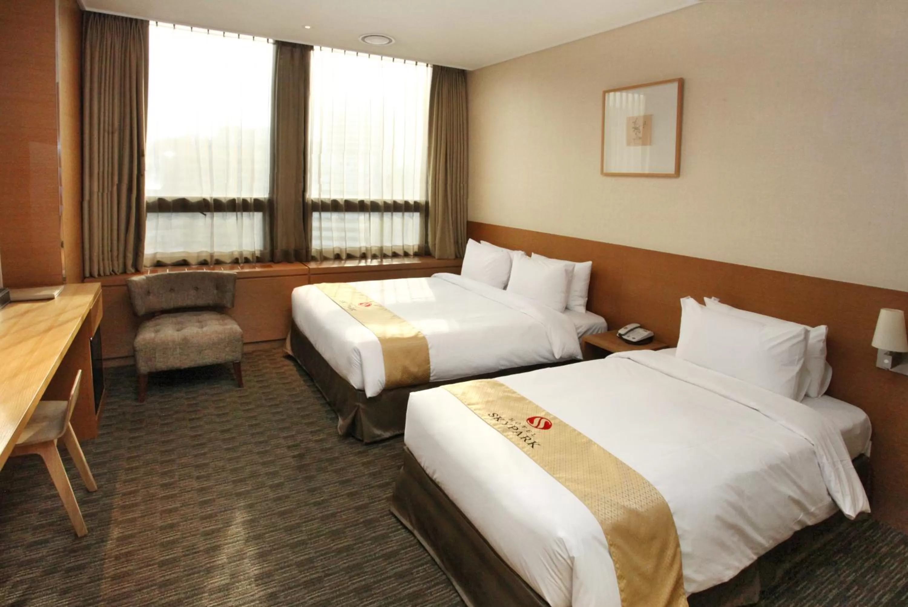 [Event PKG] Deluxe Twin Room with 1 hour Early check in (from 14:00) & 1 set of Soothing Pad  in Hotel Skypark Central Myeongdong