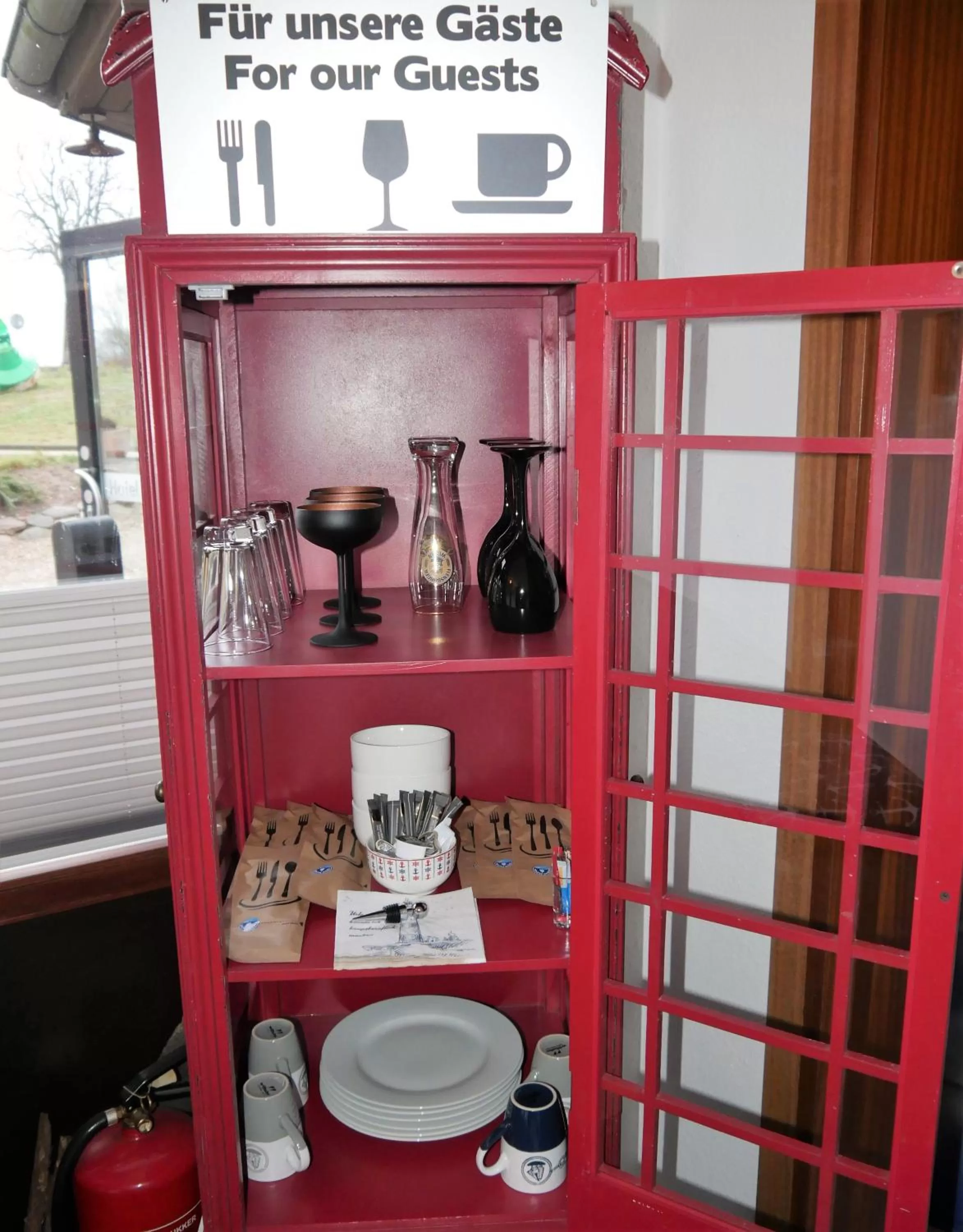 room service in Hotel Seeblick am Sankelmarker See - Natur und Erholung