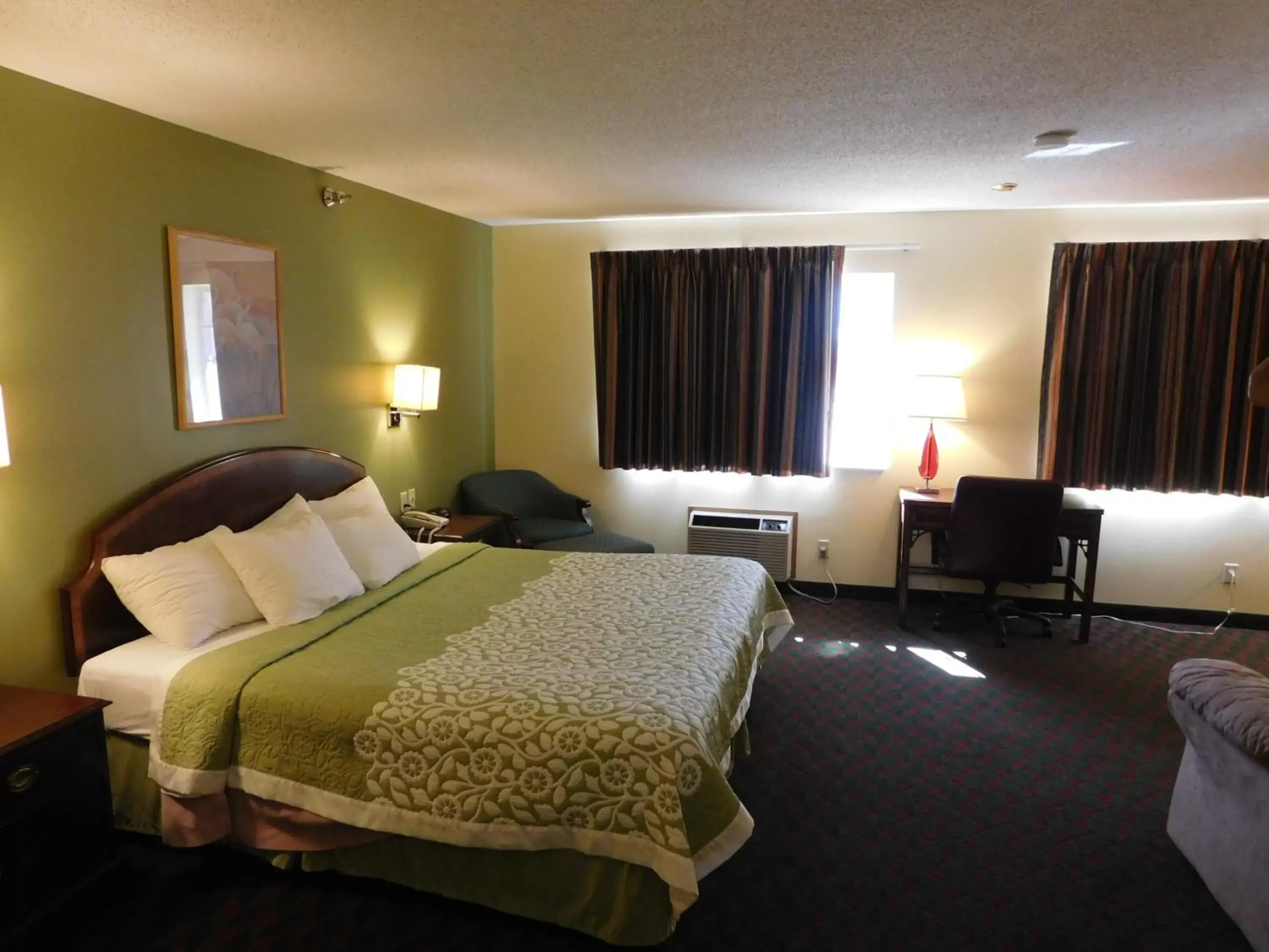 Bedroom, Bed in Days Inn by Wyndham Lexington NE