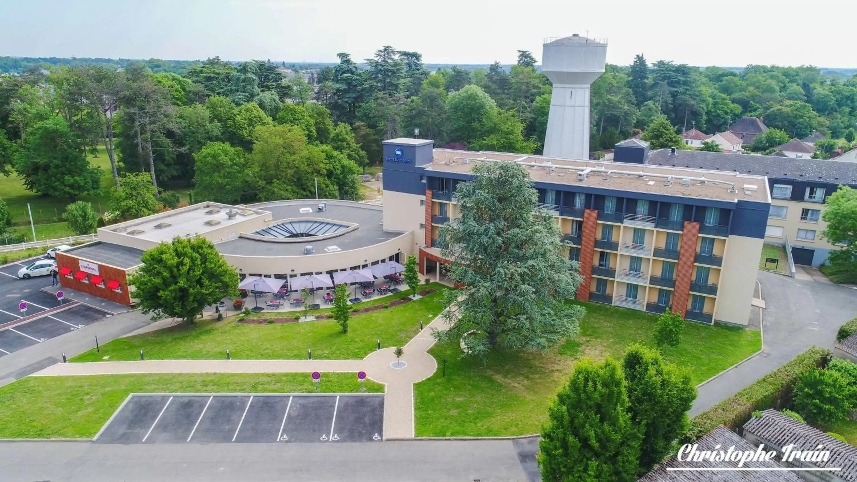 Property building, Bird's-eye View in BEST WESTERN La Porte des Châteaux