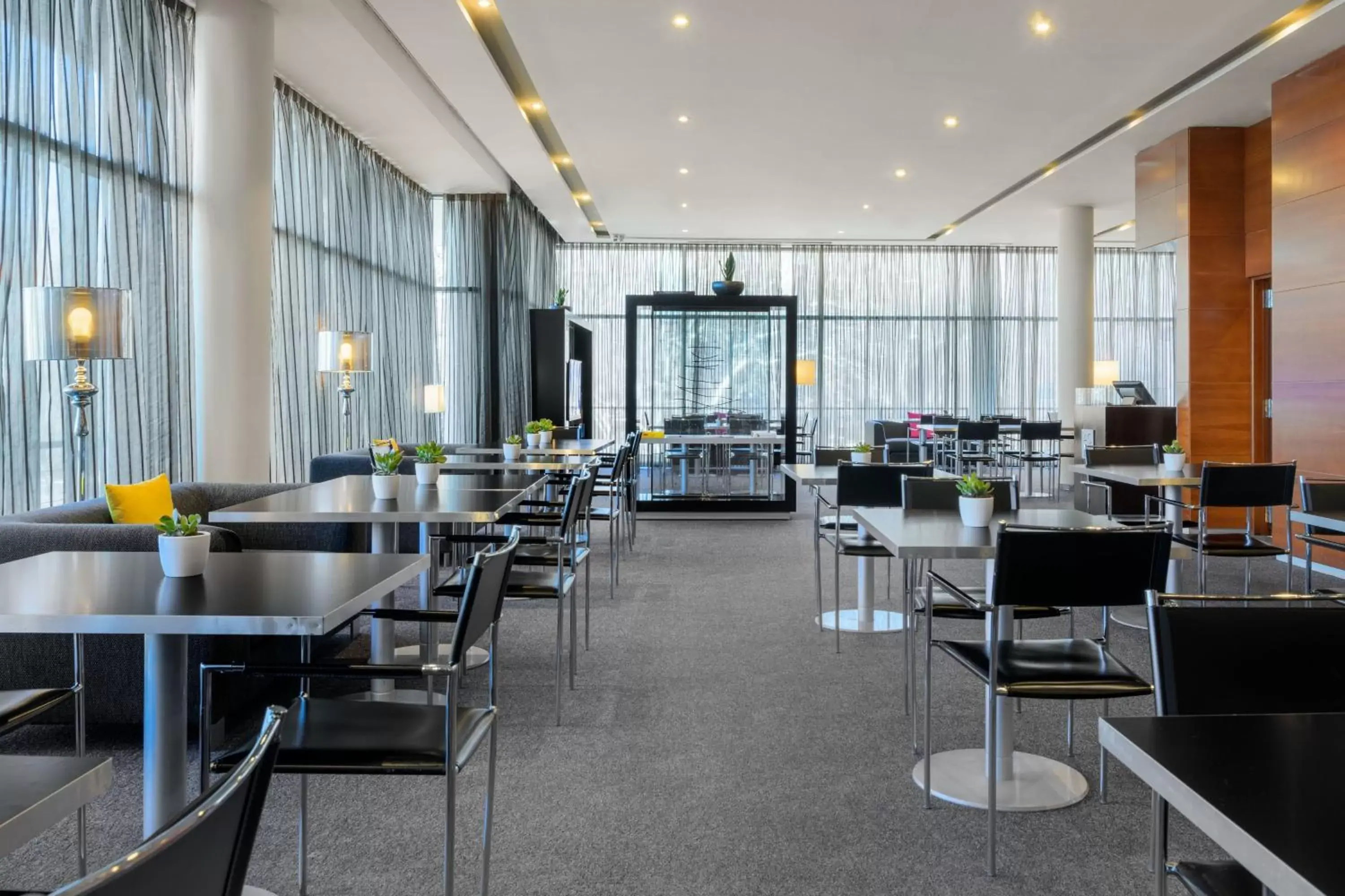 Lounge or bar, Restaurant/Places to Eat in AC Hotel Guadalajara by Marriott, Spain