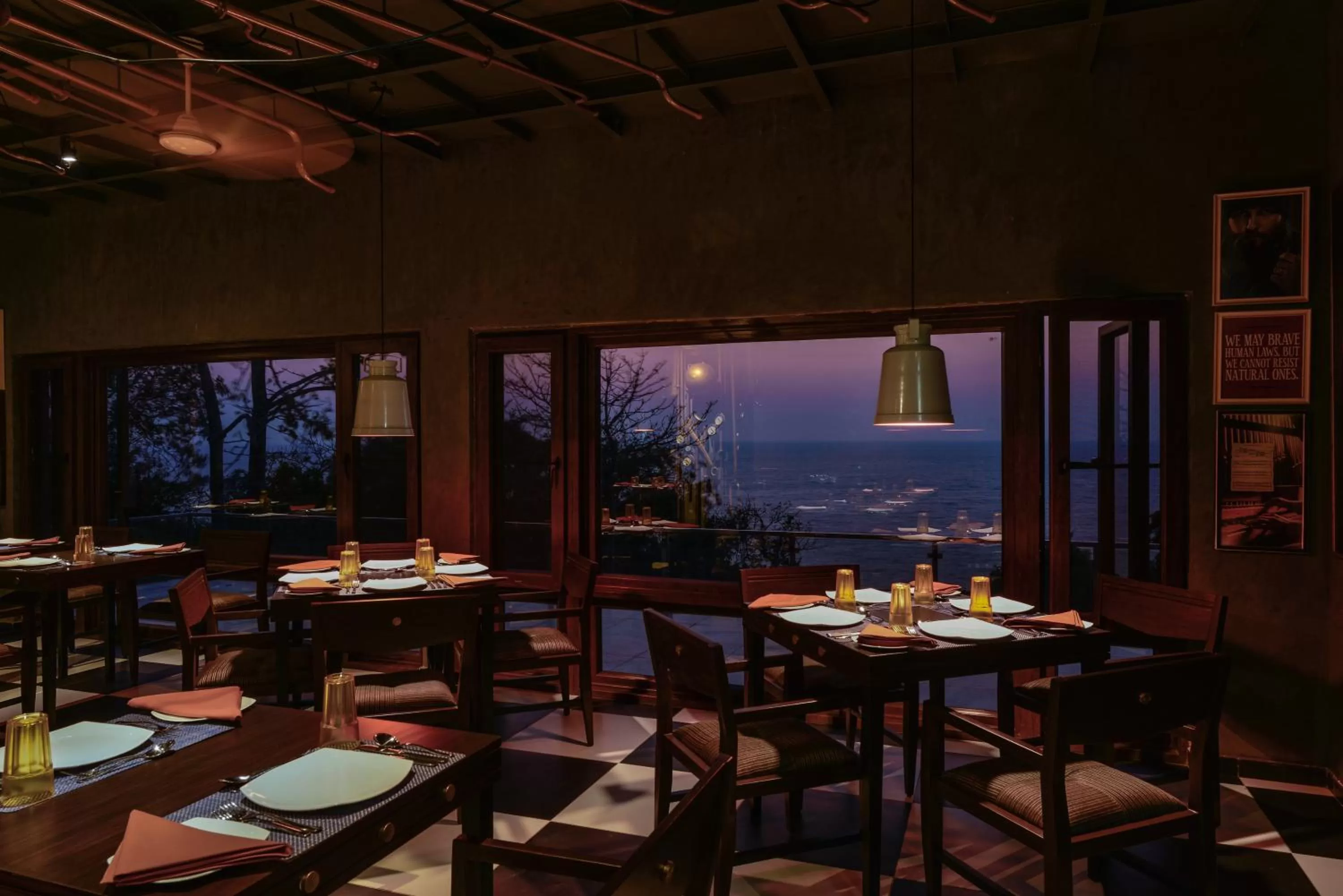 Restaurant/Places to Eat in Cintacor Island Resort