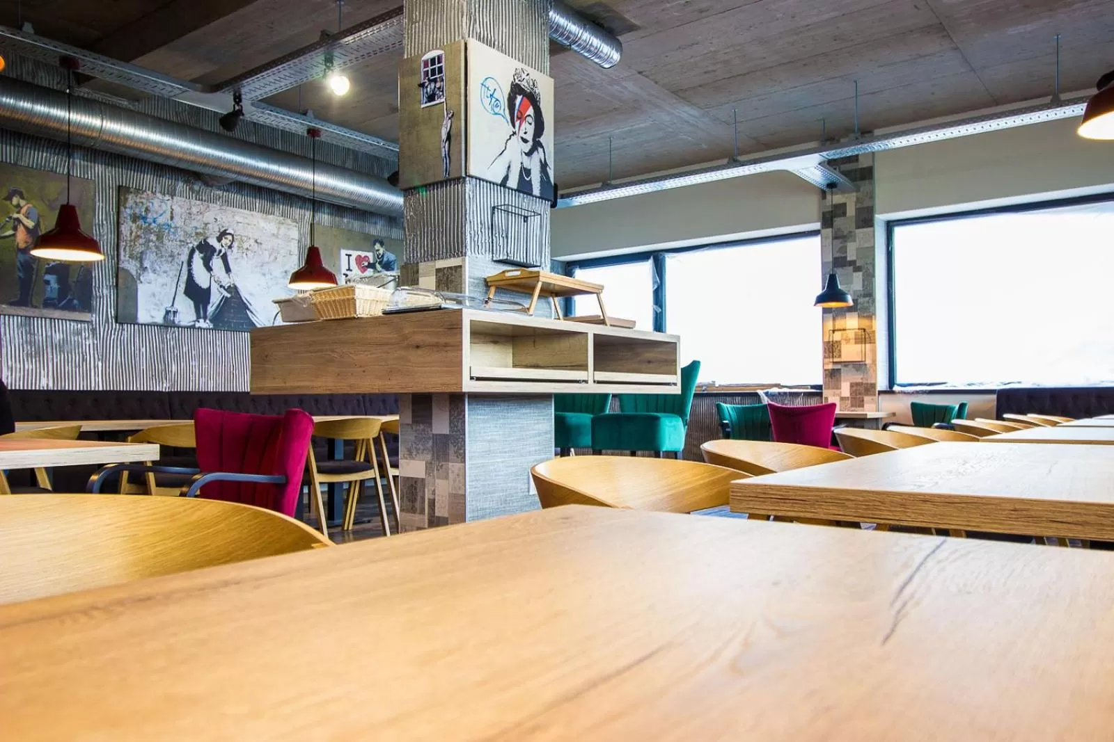 Restaurant/places to eat in HOTEL 63