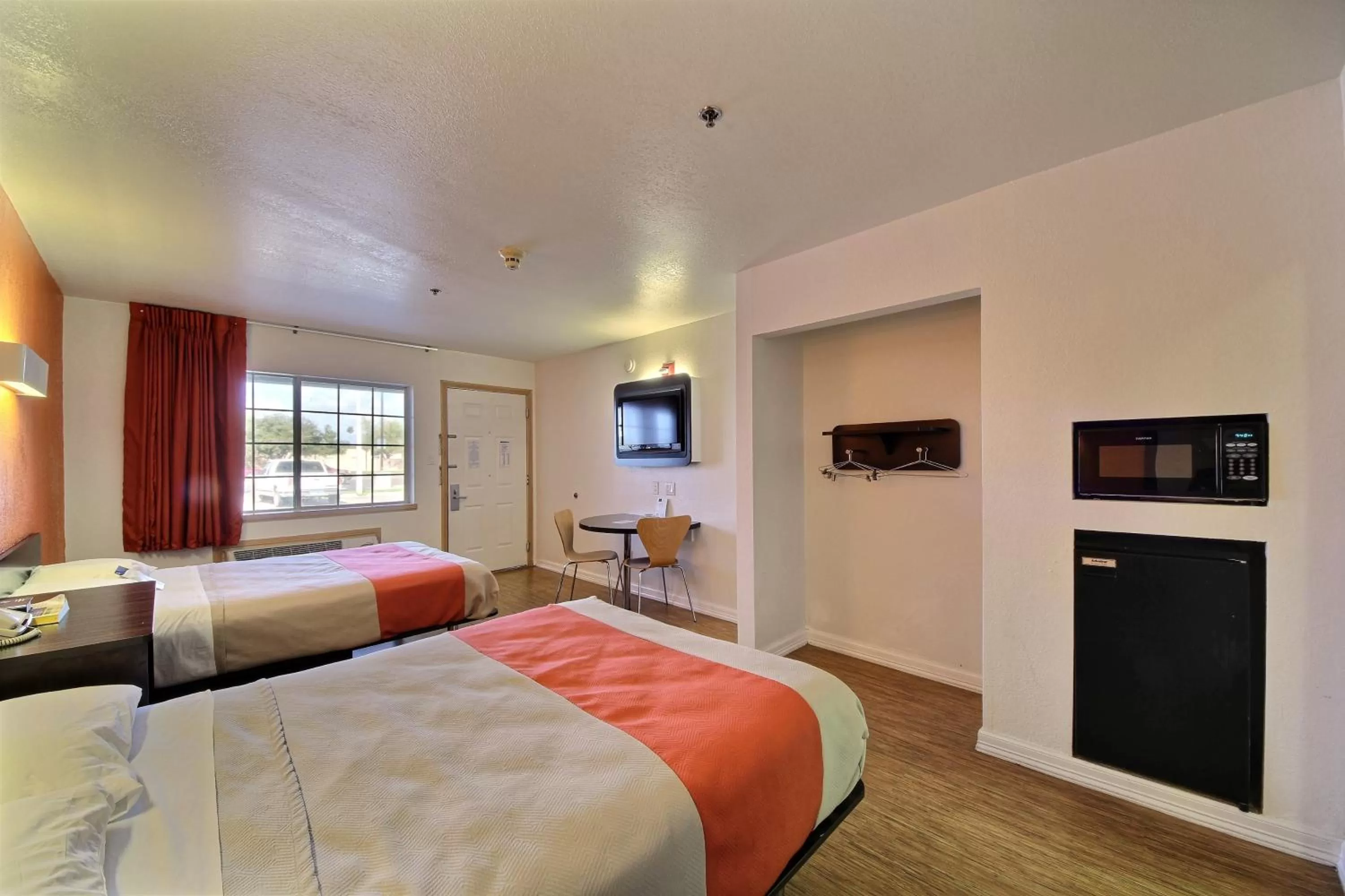 Photo of the whole room, Bed in Motel 6-Edinburg, TX