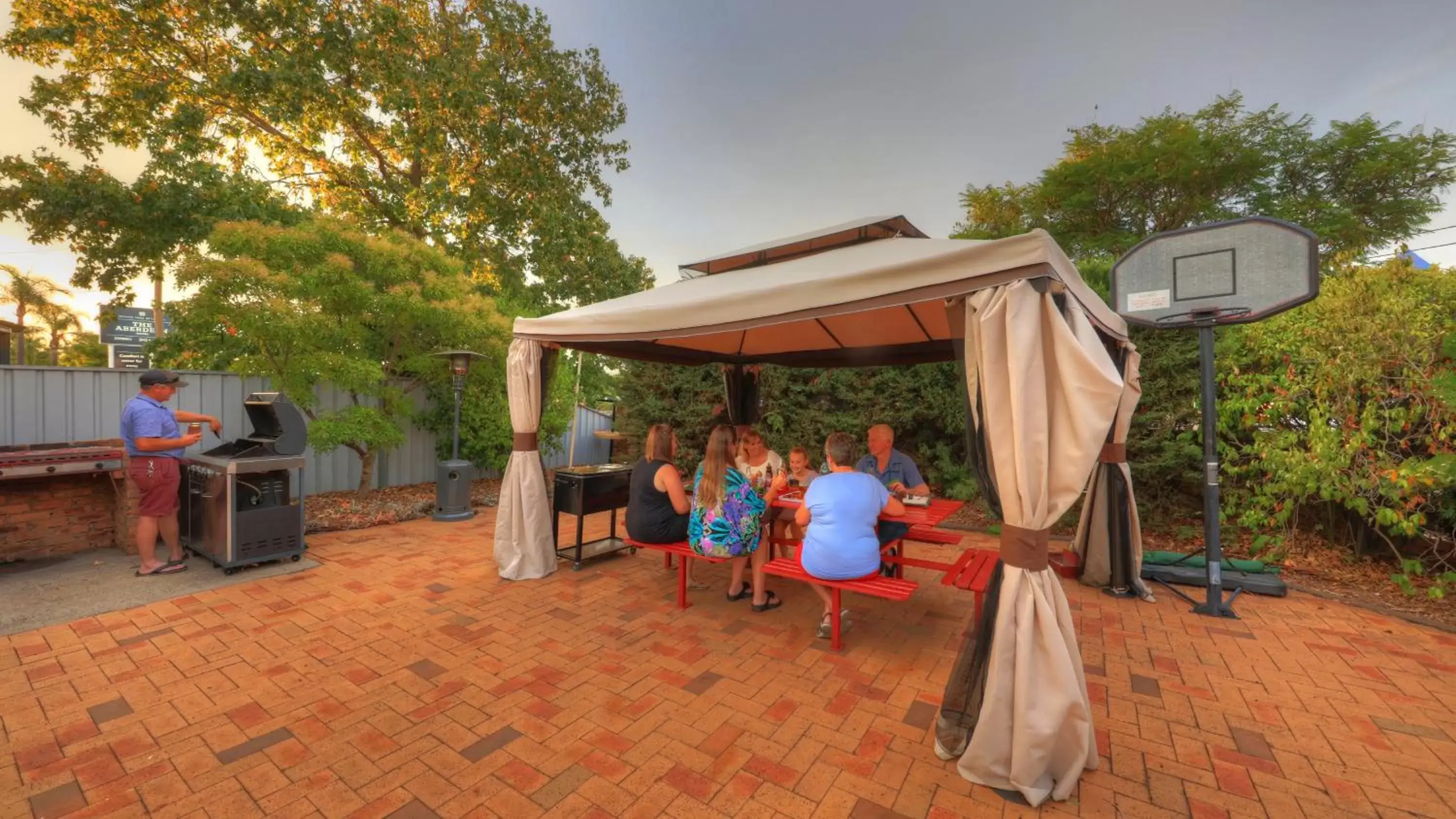 BBQ facilities in Shearing Shed Motor Inn