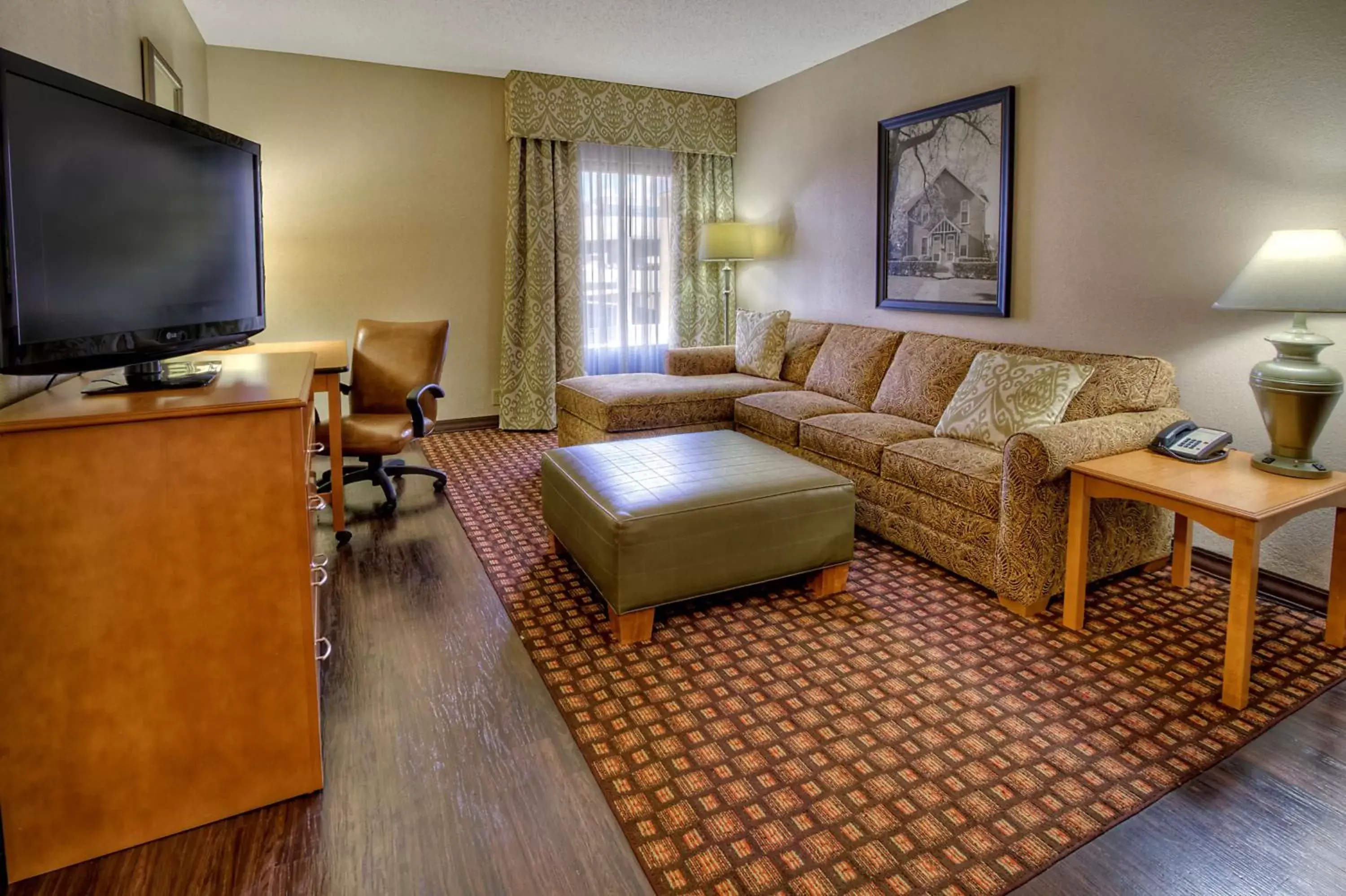 Living room, Seating Area in Hampton Inn & Suites Nashville-Vanderbilt-Elliston Place